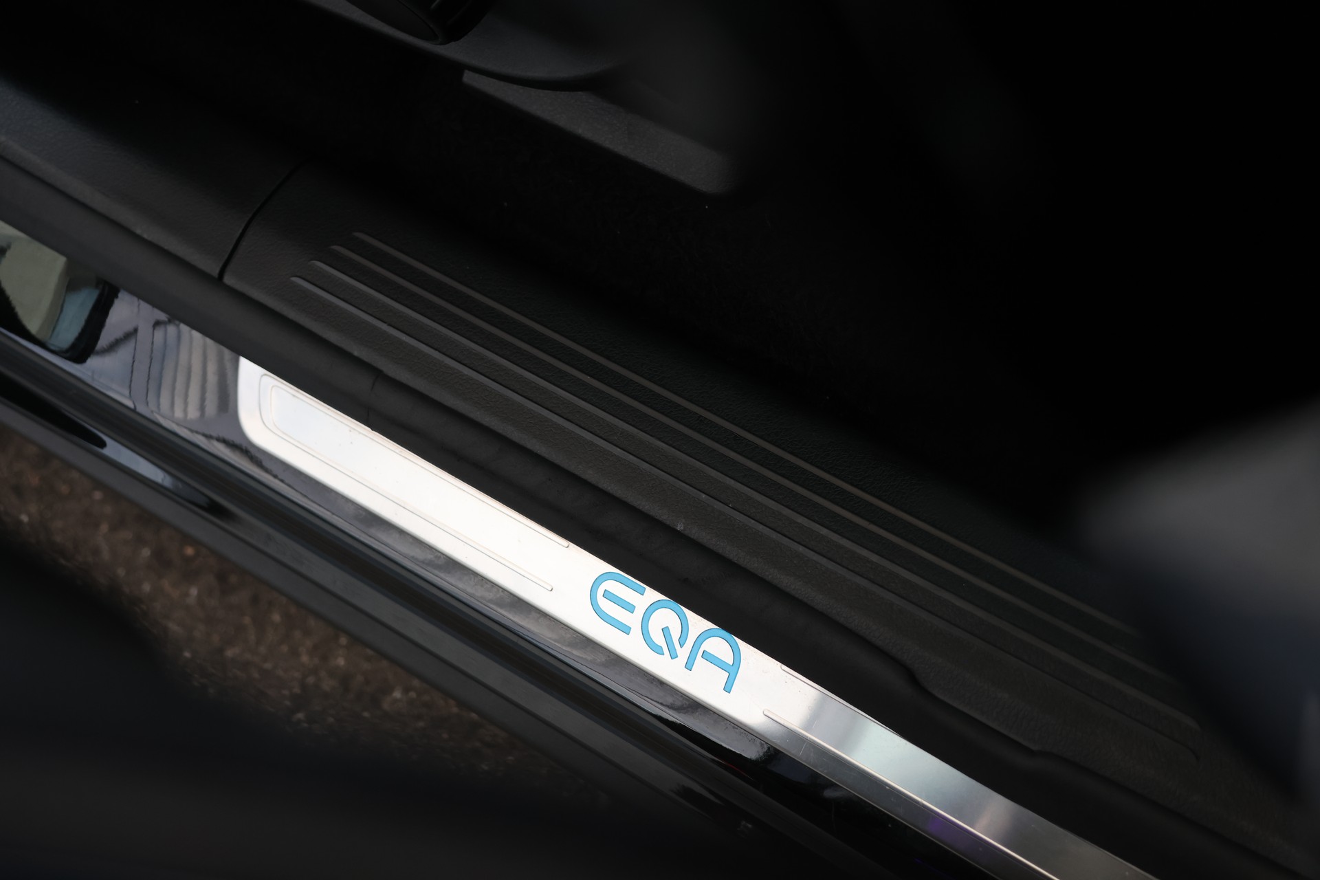 MERCEDES-BENZ EQA 300 AMG Line 4Matic (CH)-image-20