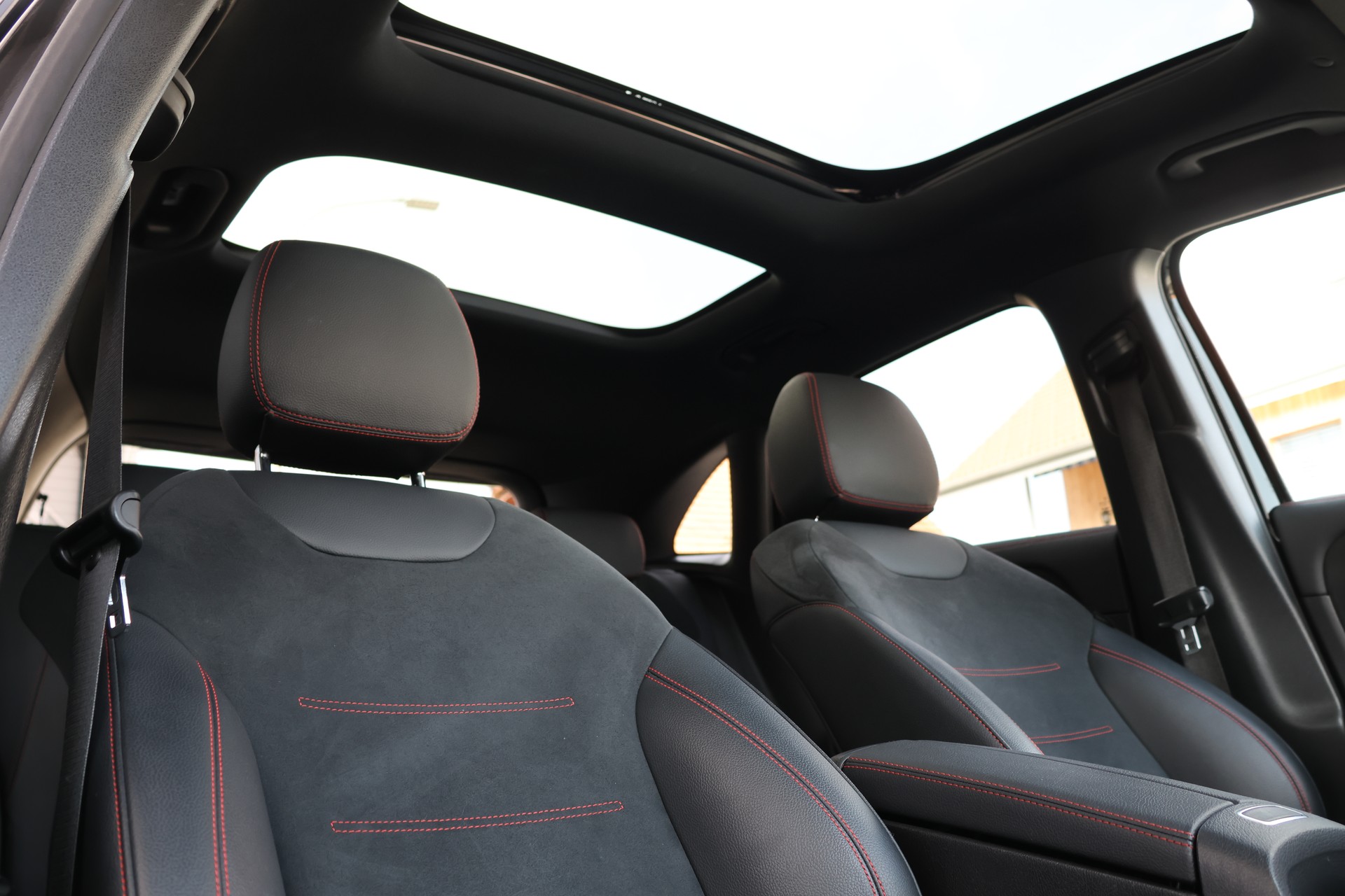 MERCEDES-BENZ EQA 300 AMG Line 4Matic (CH)-image-21