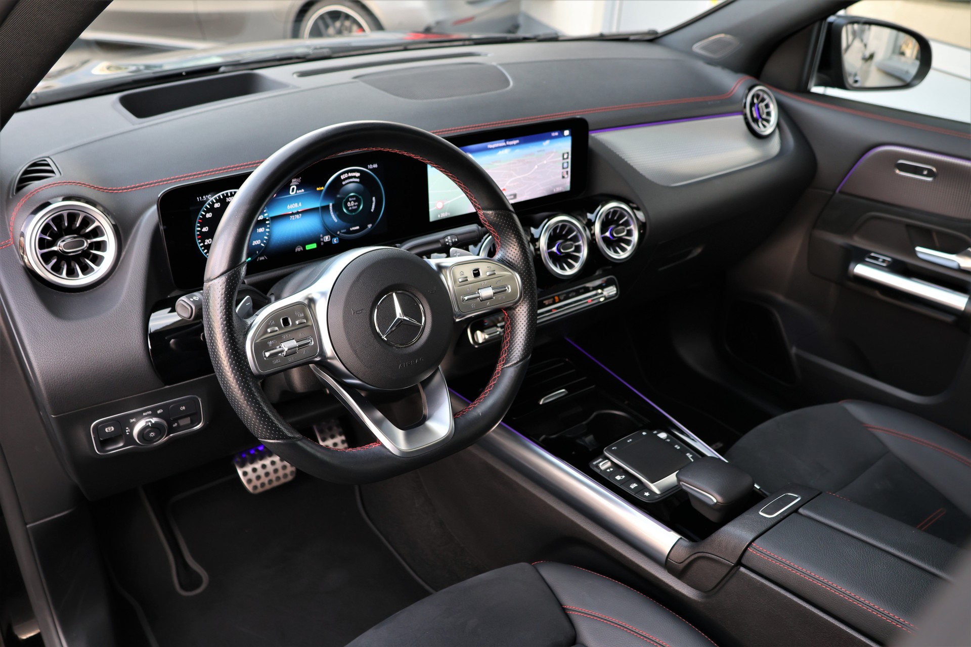 MERCEDES-BENZ EQA 300 AMG Line 4Matic (CH)-image-10