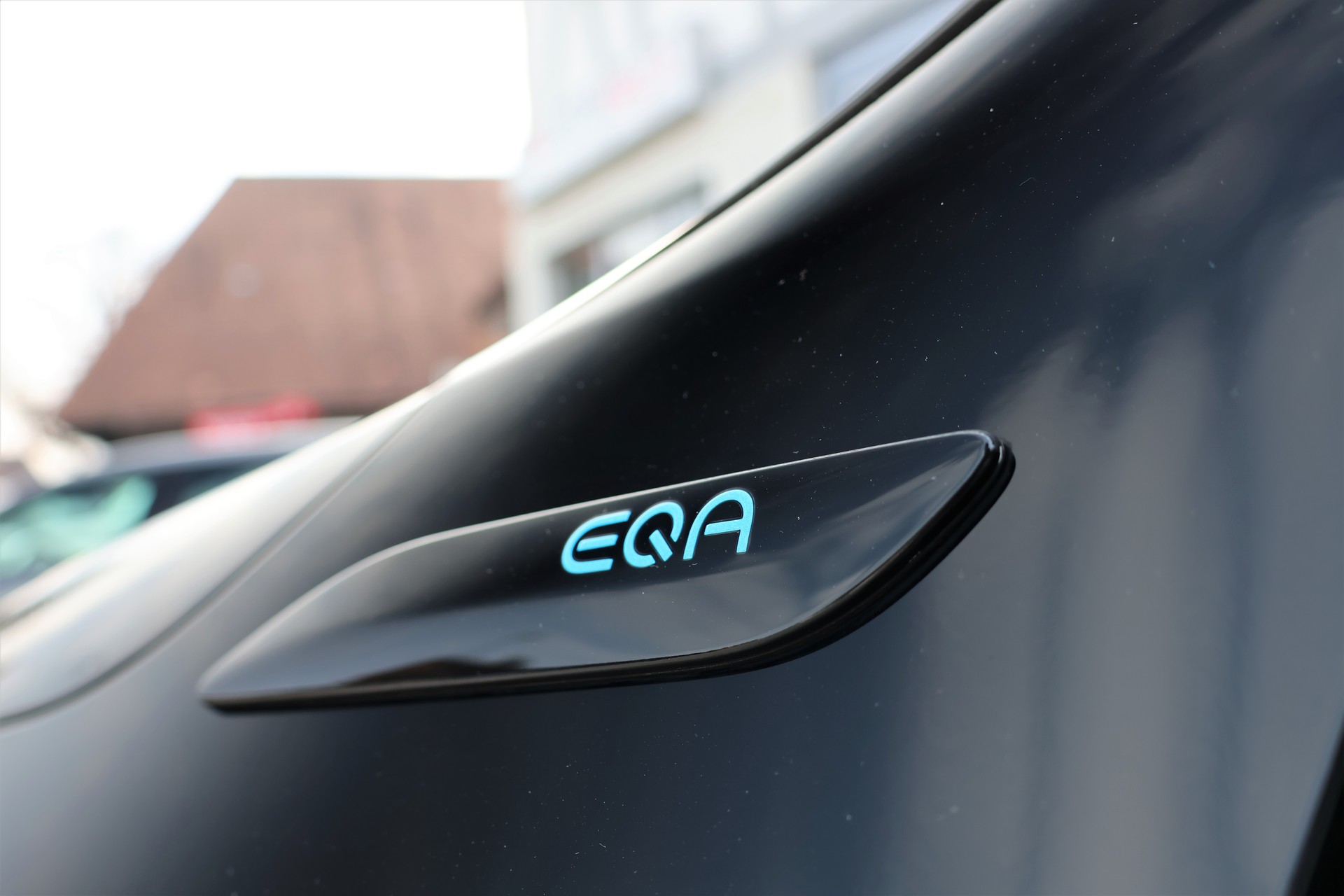 MERCEDES-BENZ EQA 300 AMG Line 4Matic (CH)-image-8