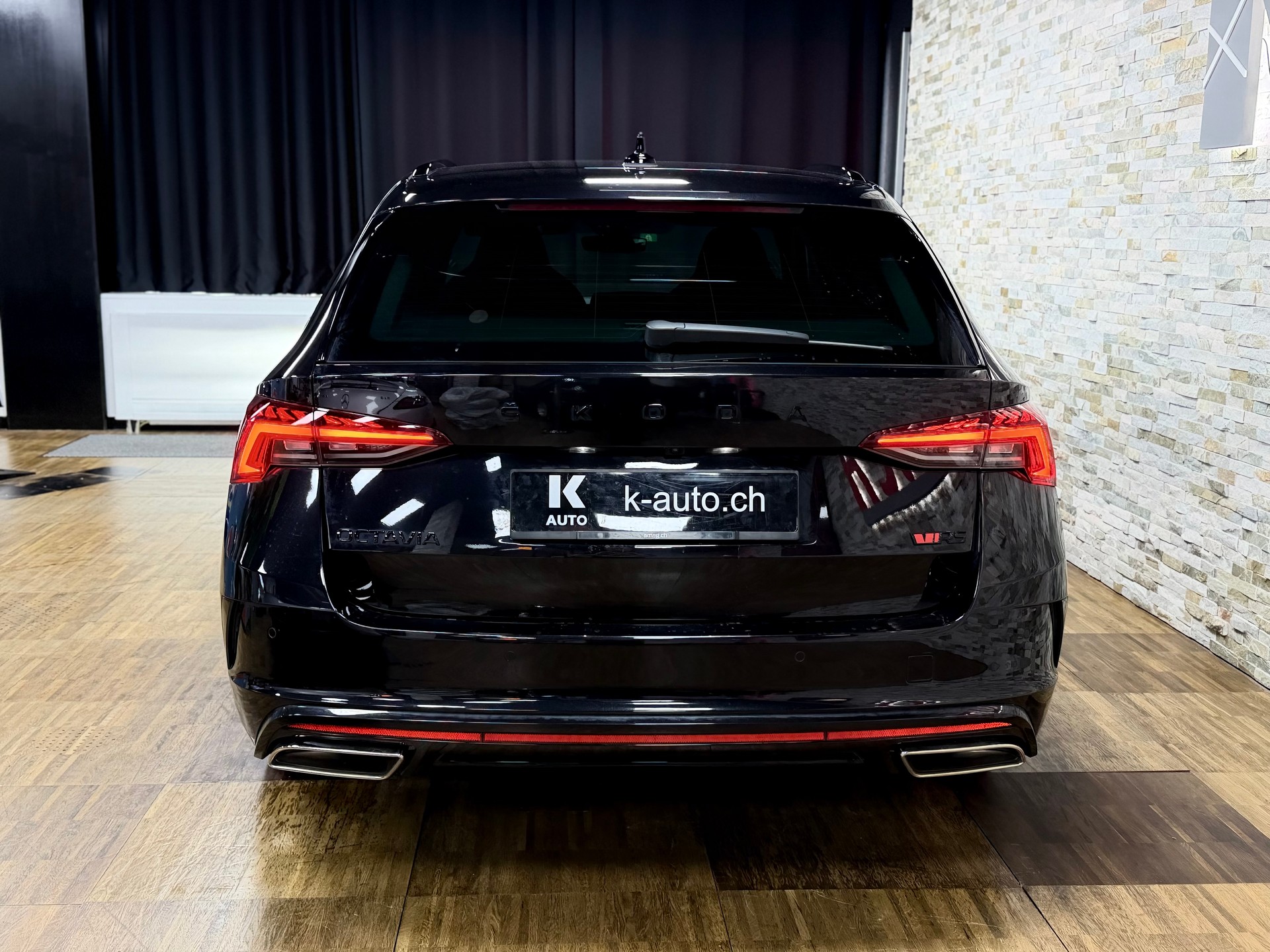 SKODA Octavia Combi 2.0 TSI DSG RS-showroom-element-3