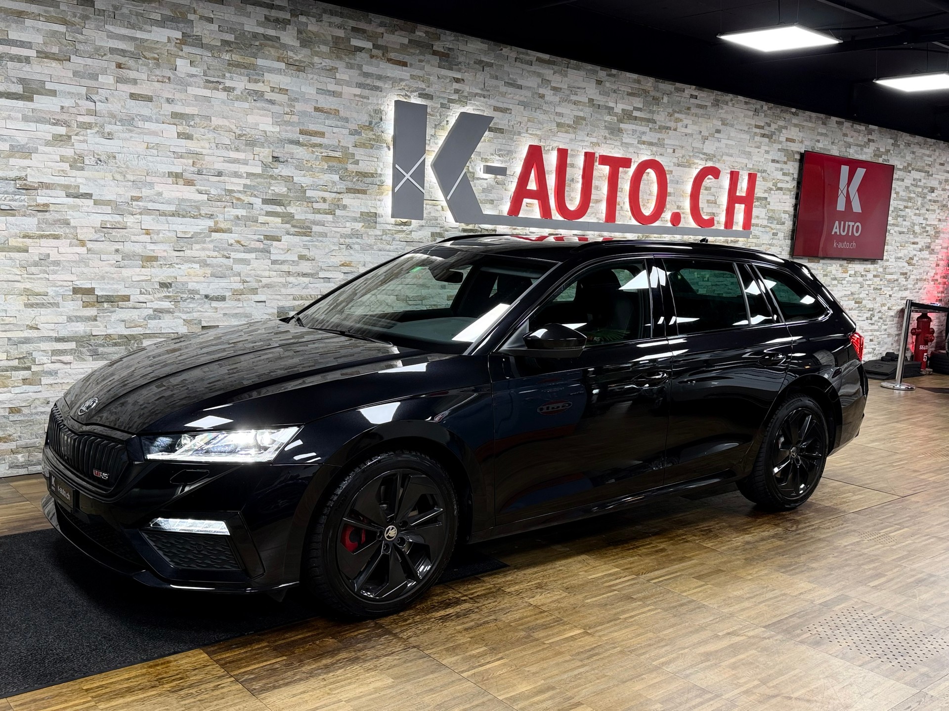 SKODA Octavia Combi 2.0 TSI DSG RS-showroom-element-1