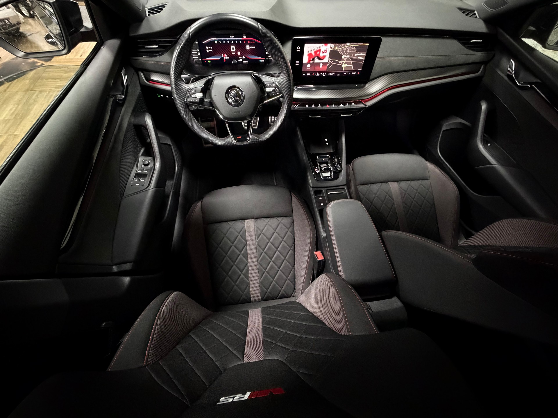 SKODA Octavia Combi 2.0 TSI DSG RS-image-26