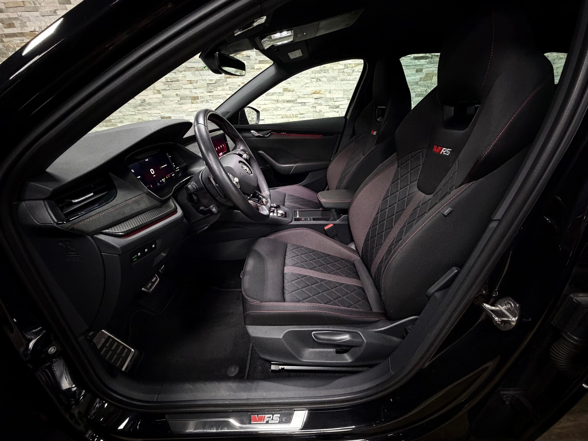 SKODA Octavia Combi 2.0 TSI DSG RS-image-12