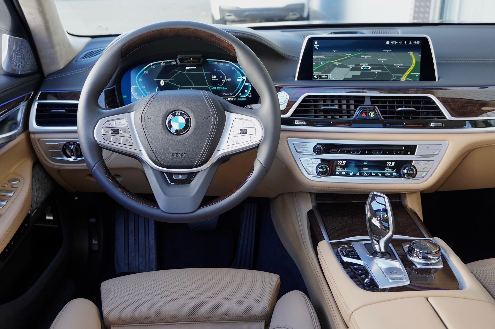 BMW 745Le xDrive Steptronic-image-6