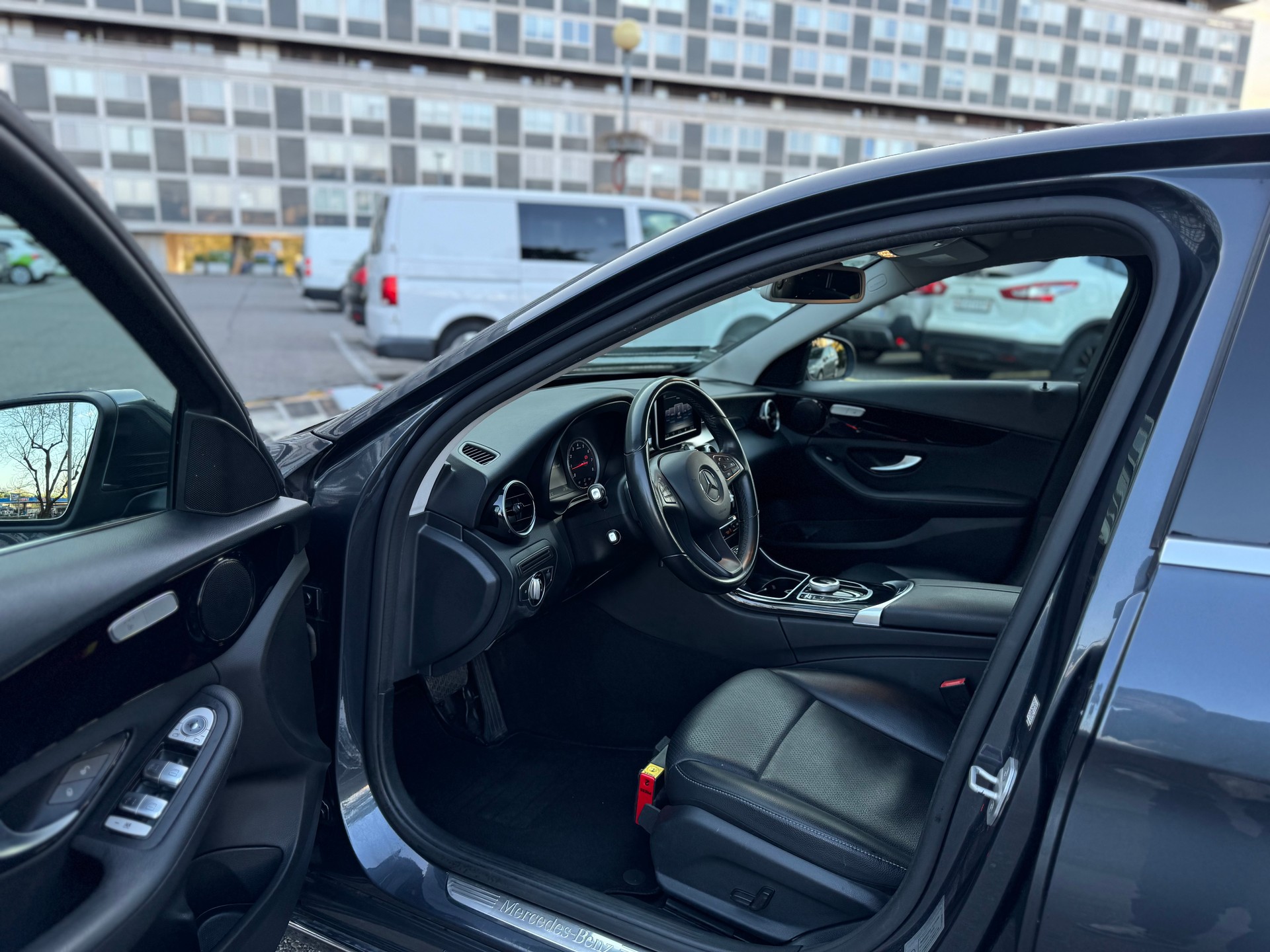 MERCEDES-BENZ C 180 Avantgarde 7G-Tronic-image-11