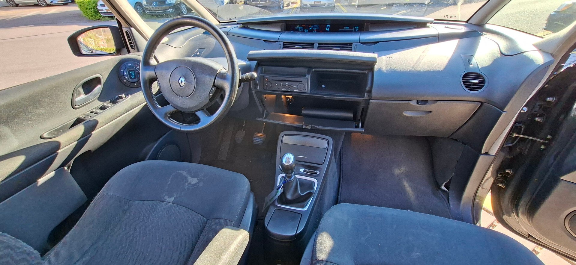 RENAULT Espace 2.0 dCi Dynamique 7pletze-image-4
