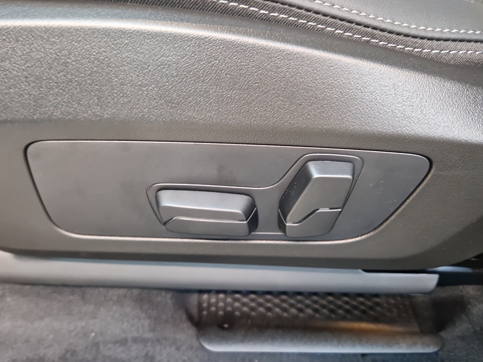 BMW X1 xDrive 20d 48V xLine-image-8