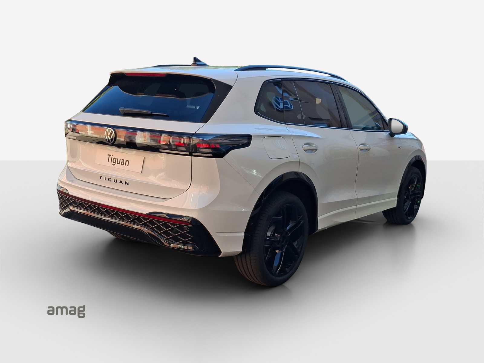 VW Tiguan 2.0 TSI DSG R-Line 4Motion-image-4