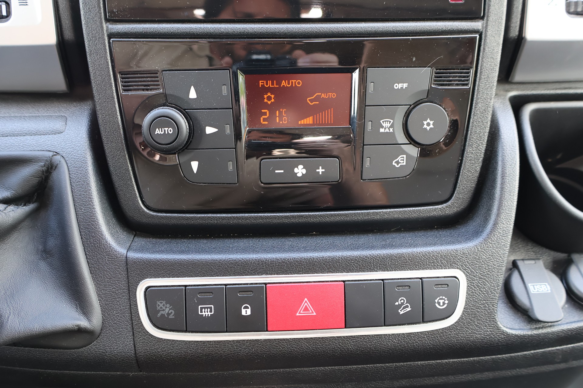 MALIBU Van 640-image-24