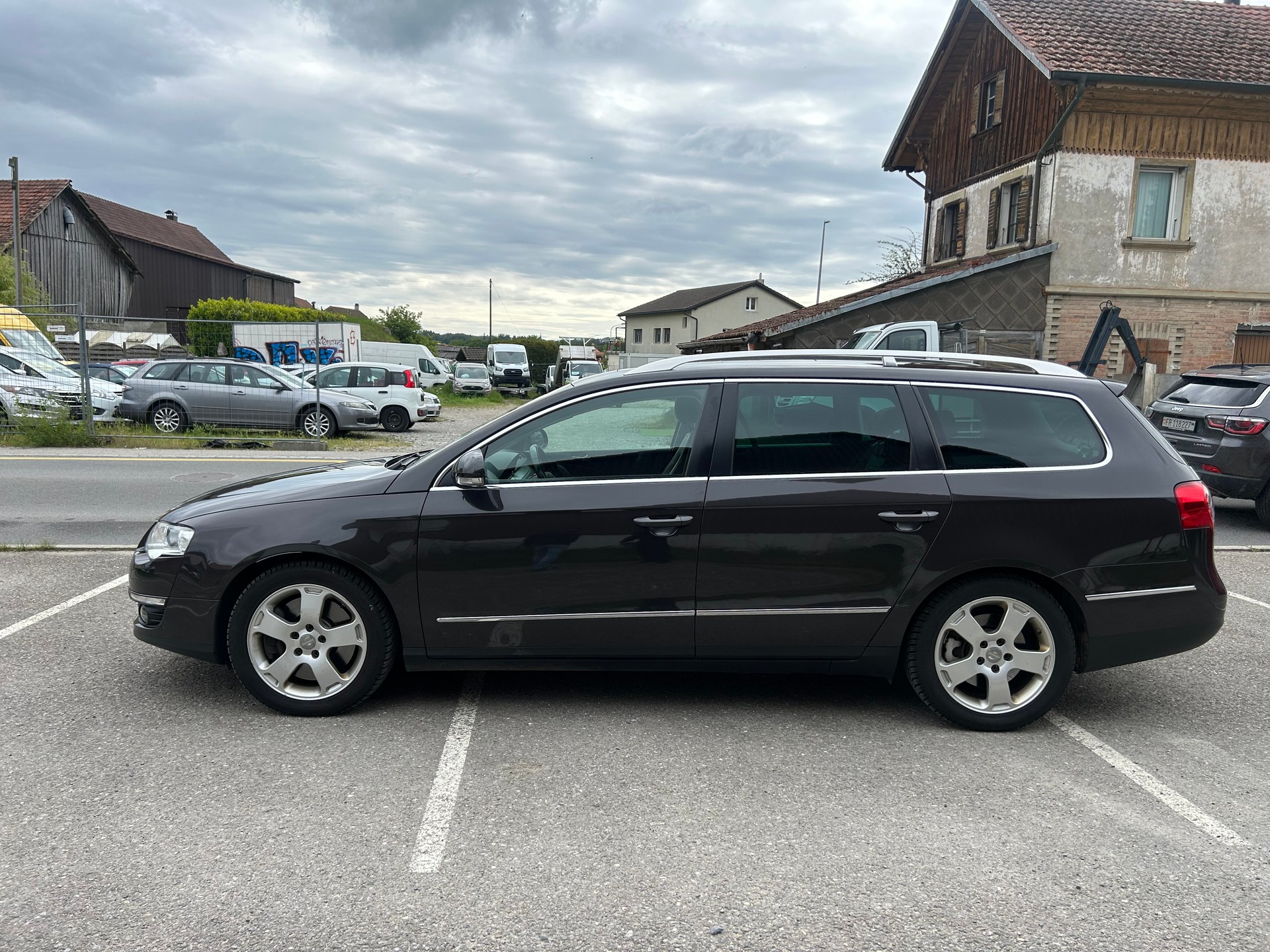 VW Passat Variant 3.2 V6 FSI Sportline 4Motion-image-2