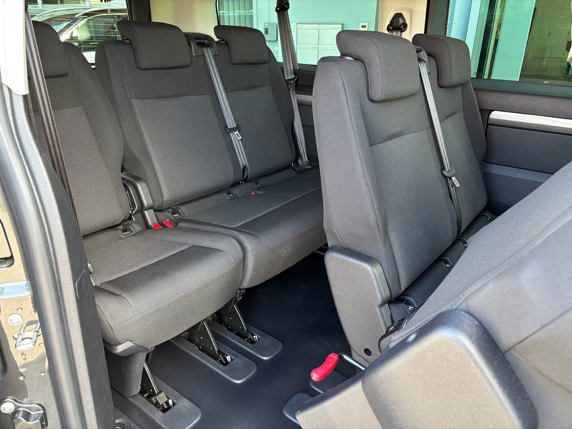 PEUGEOT Traveller Family Long EAT8-image-8