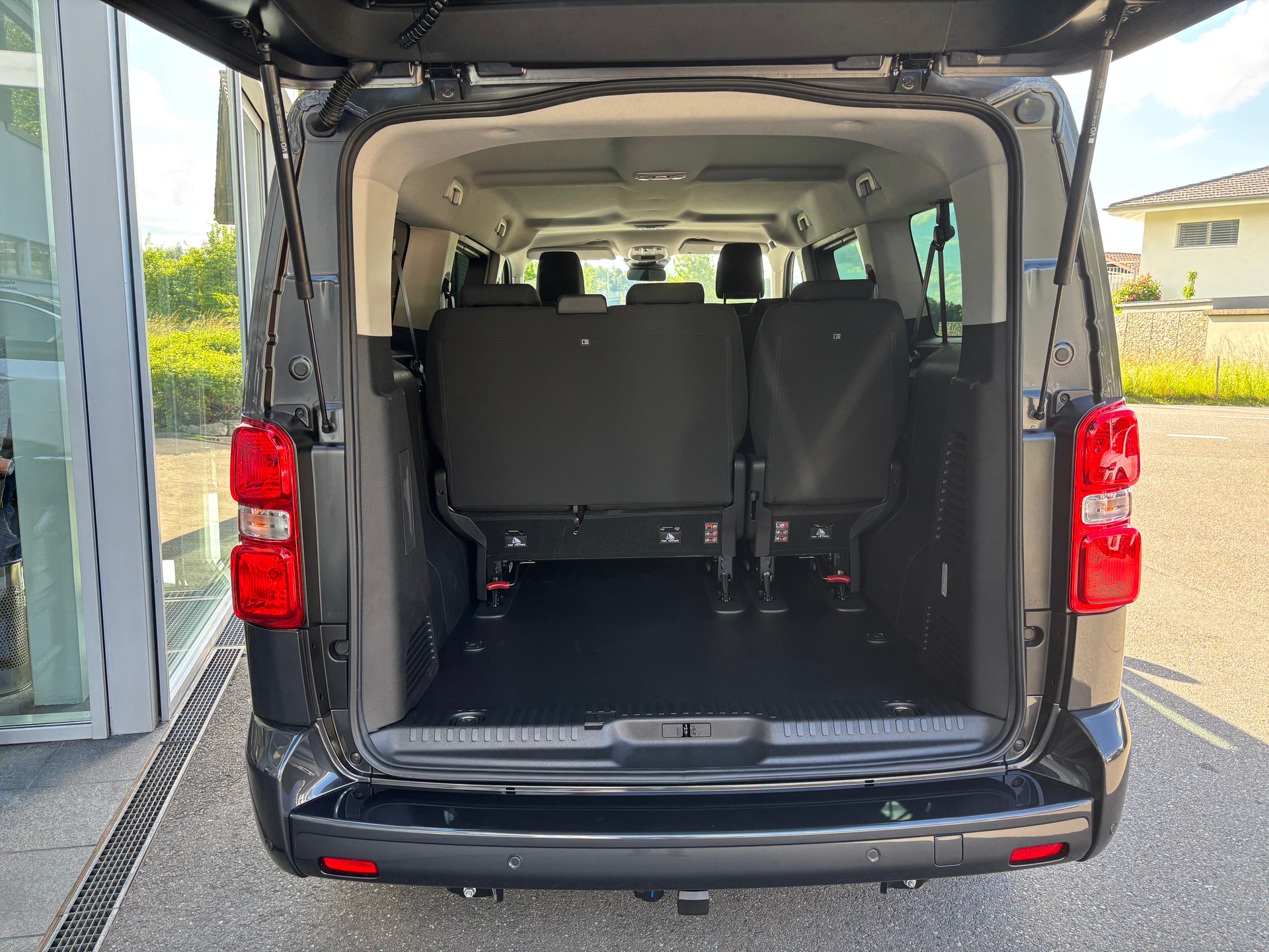 PEUGEOT Traveller Family Long EAT8-image-4
