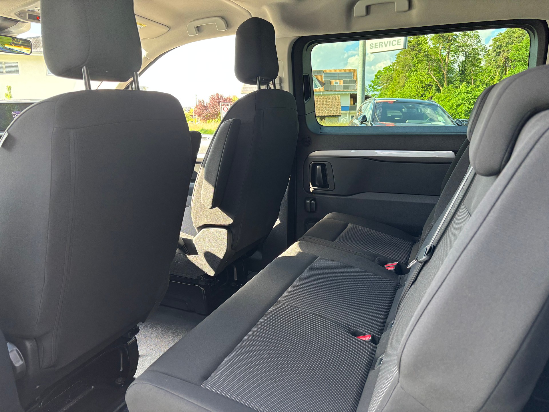 PEUGEOT Traveller Family Long EAT8-image-9