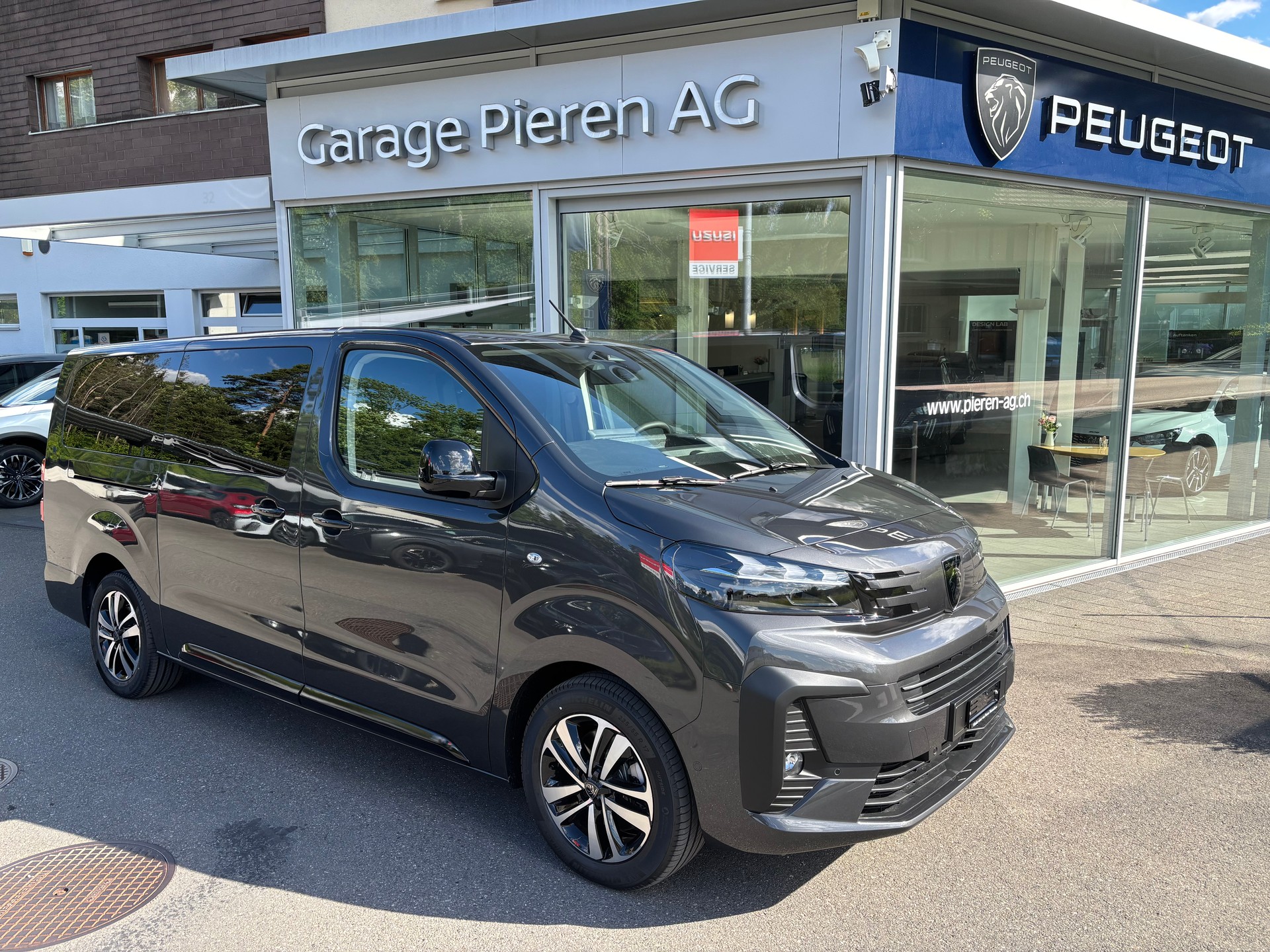 PEUGEOT Traveller Family Long EAT8