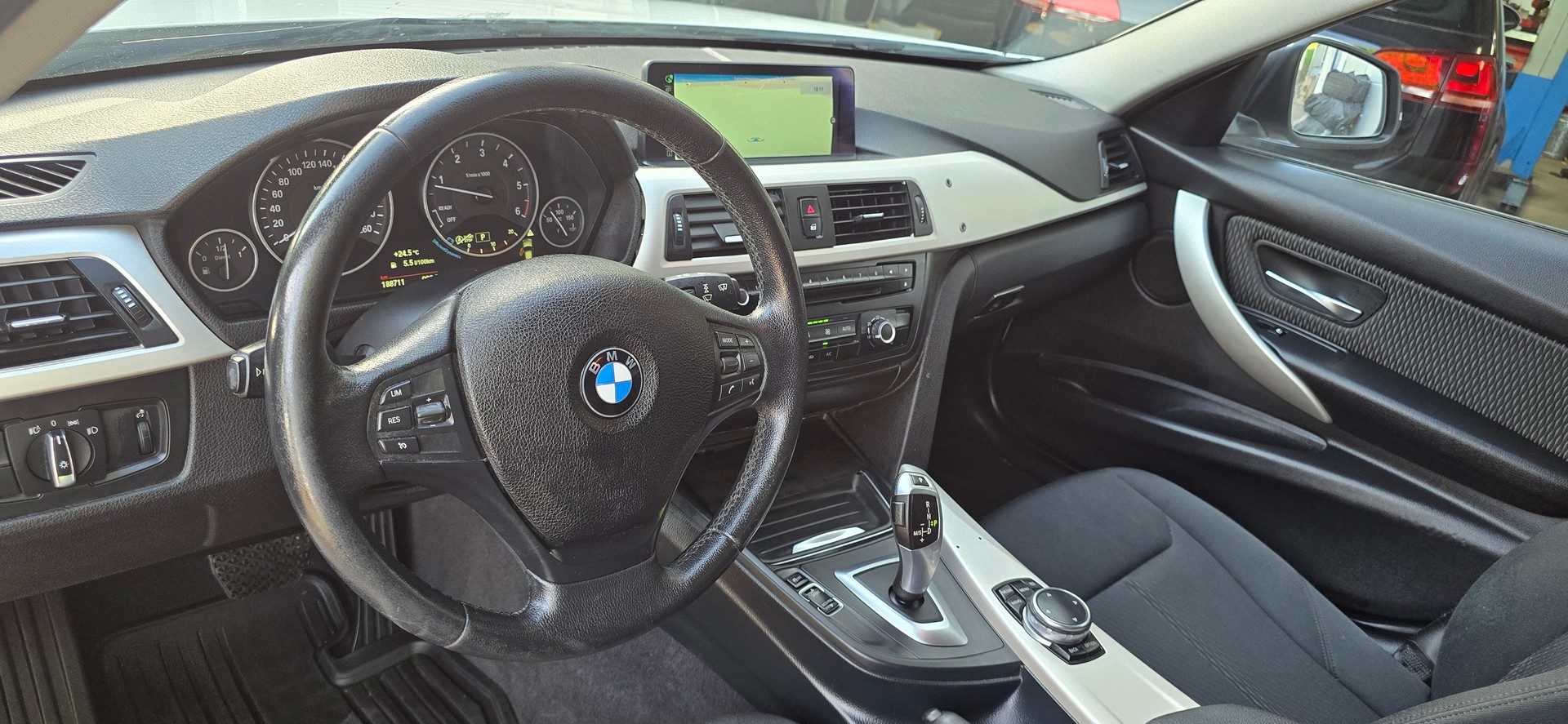 BMW 320d xDrive Touring Steptronic-image-8