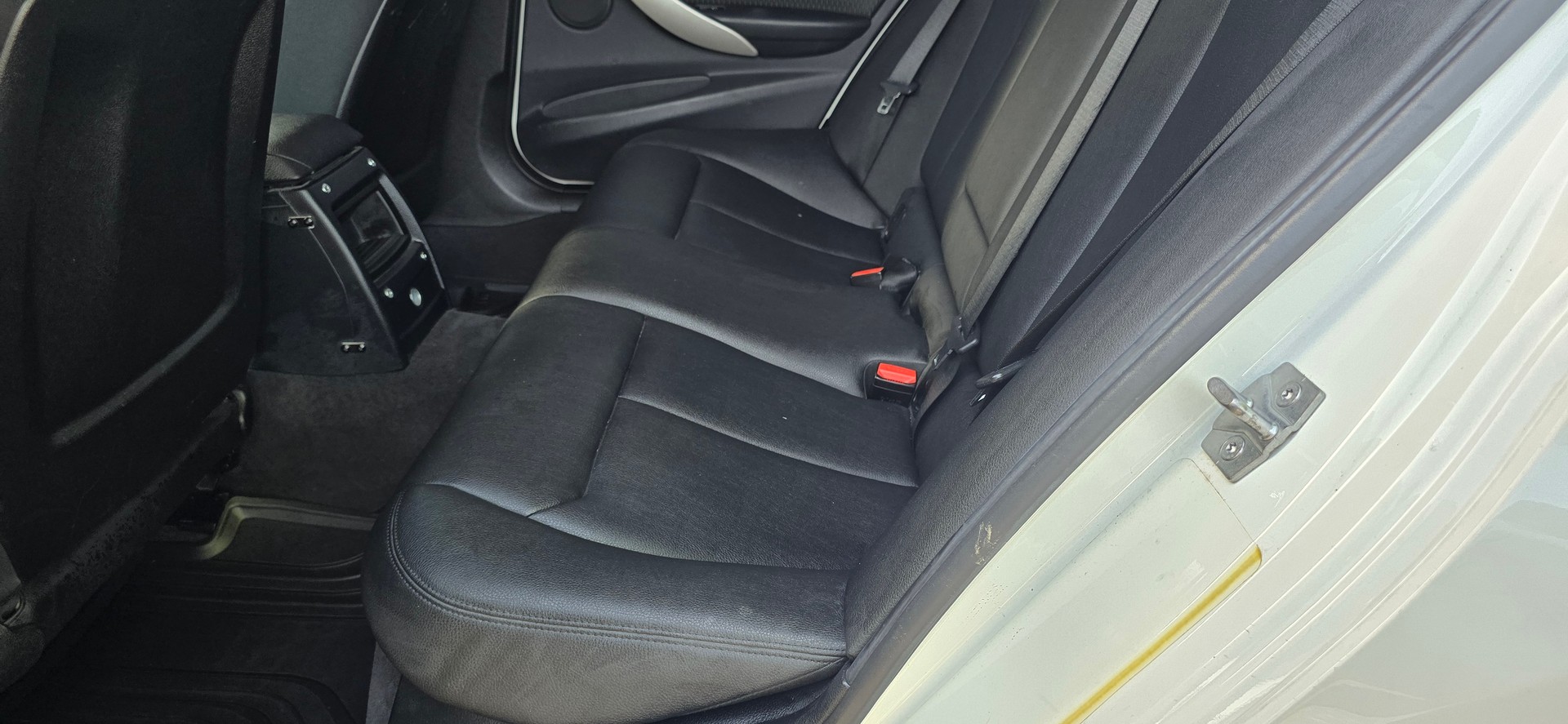 BMW 320d xDrive Touring Steptronic-image-9