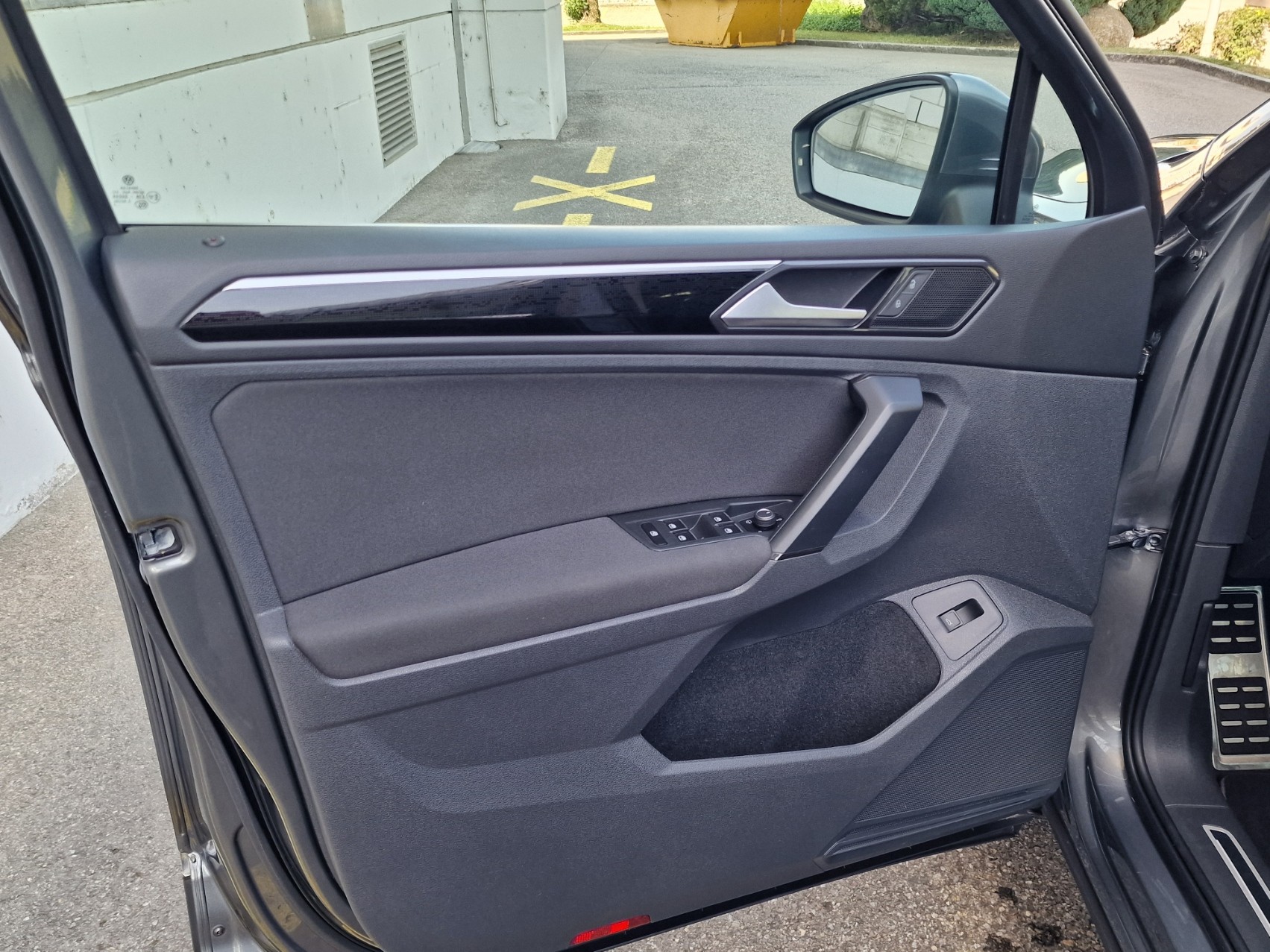 VW Tiguan 2.0TSI Sound 4Motion-image-6