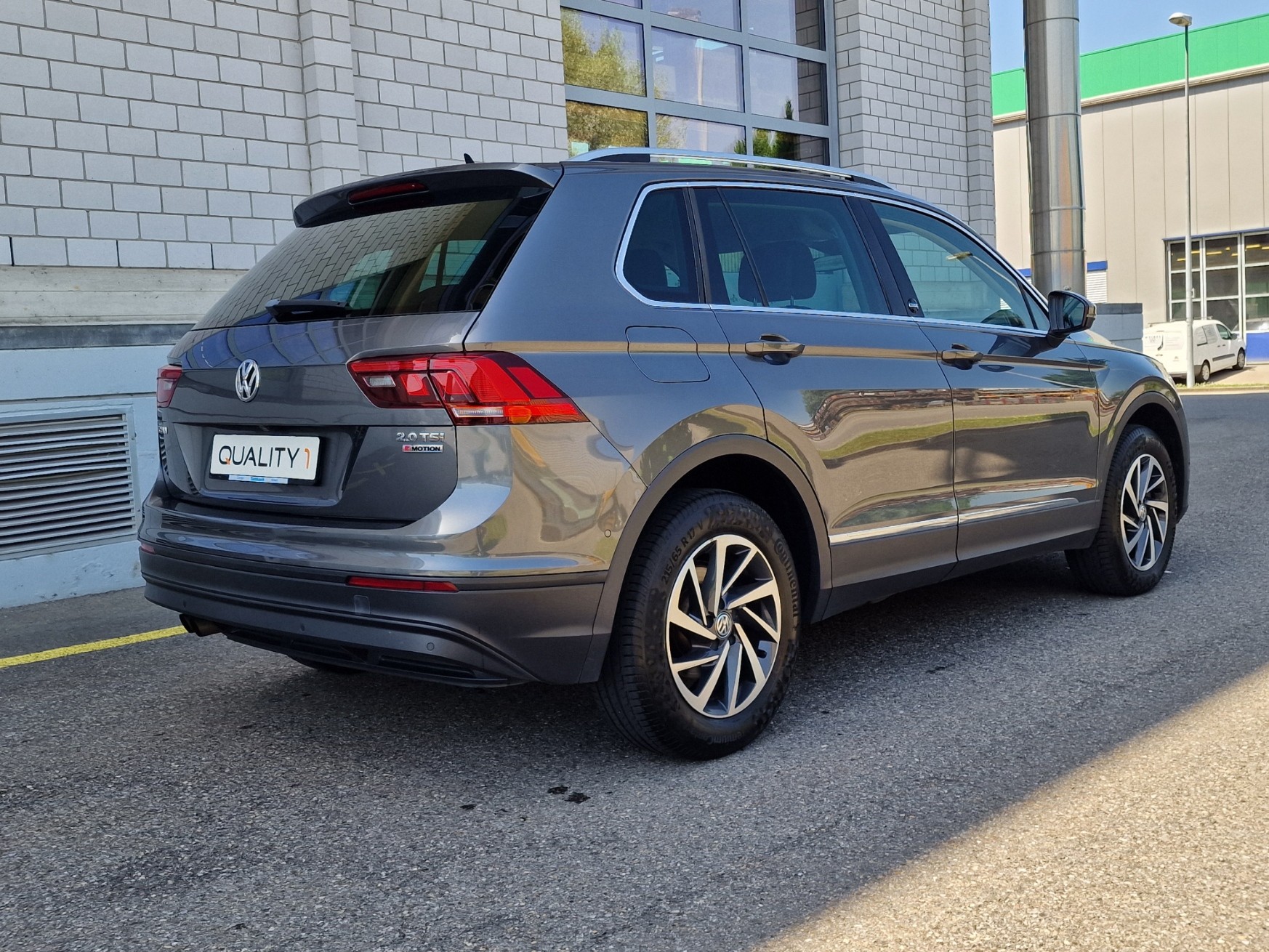 VW Tiguan 2.0TSI Sound 4Motion-image-4
