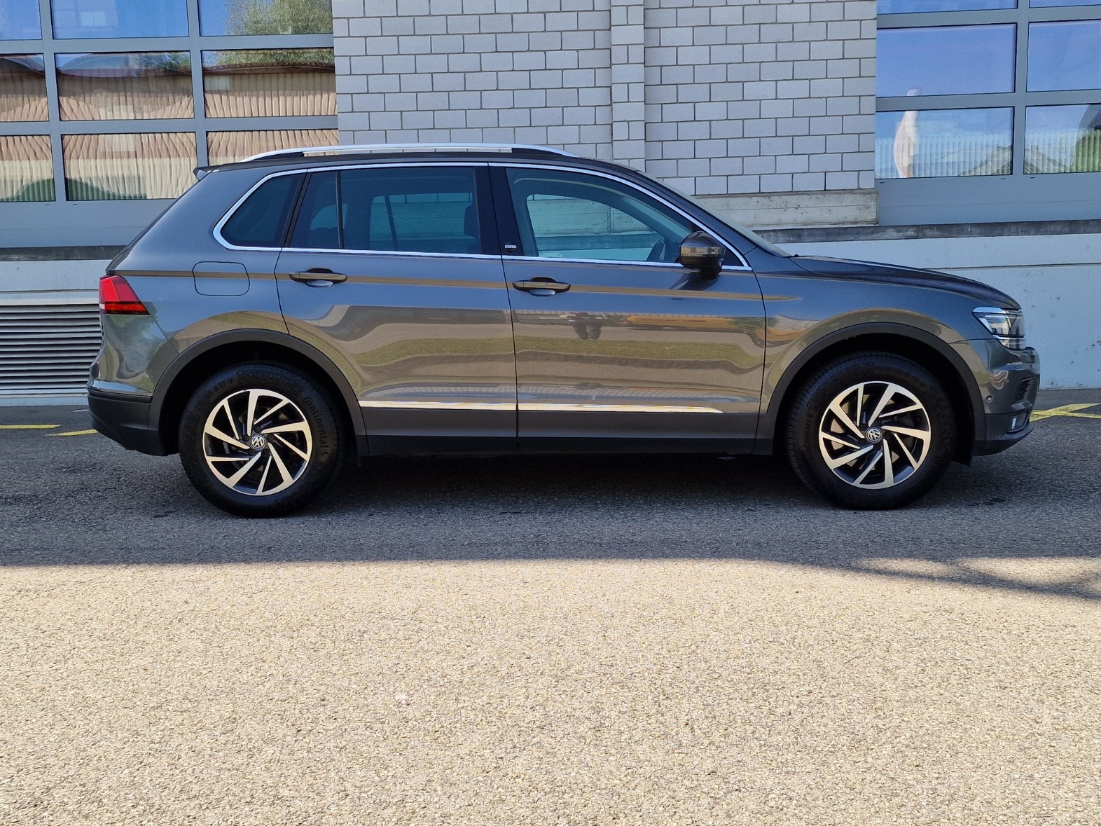 VW Tiguan 2.0TSI Sound 4Motion-image-3