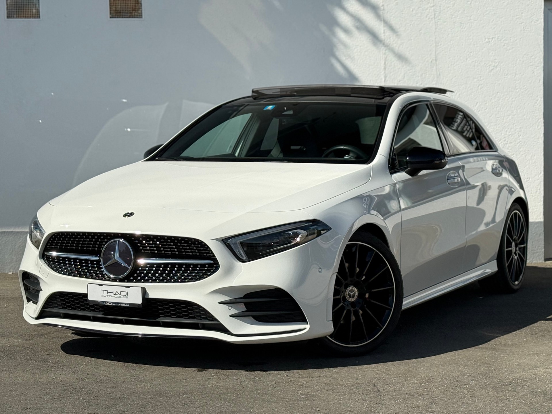 MERCEDES-BENZ A 200 AMG Line 7G-DCT-showroom-element-3