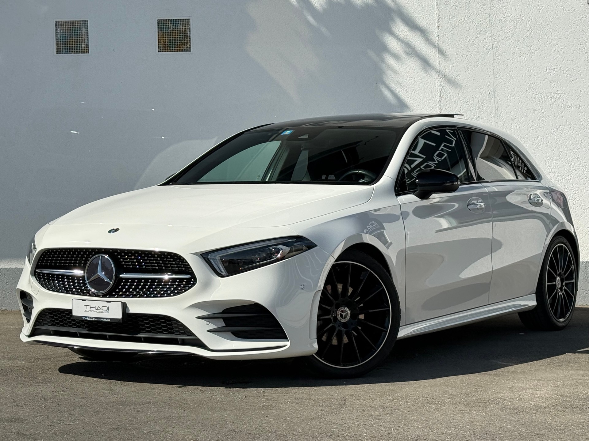 MERCEDES-BENZ A 200 AMG Line 7G-DCT-showroom-element-1