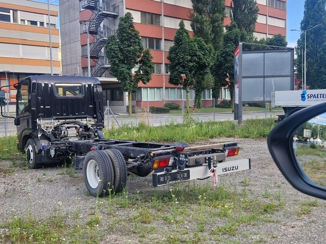 ISUZU NMR 85 - M 50 H - Cabina- Telaio - Gancio di Traino KG. 3500-image-3