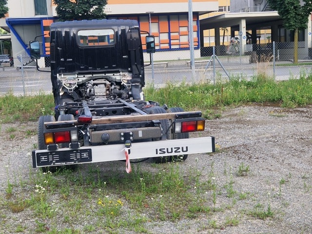 ISUZU NMR 85 - M 50 H - Cabina- Telaio - Gancio di Traino KG. 3500-image-4