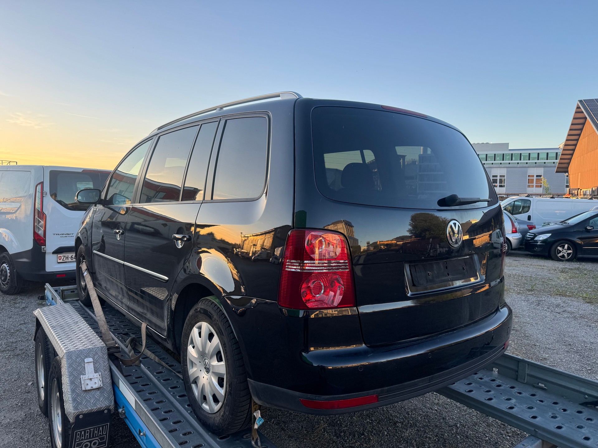 VW Touran 2.0 TDI Trendline-showroom-element-2