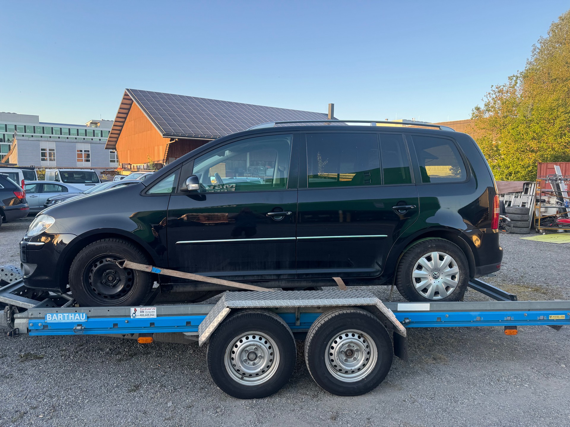 VW Touran 2.0 TDI Trendline-showroom-element-1