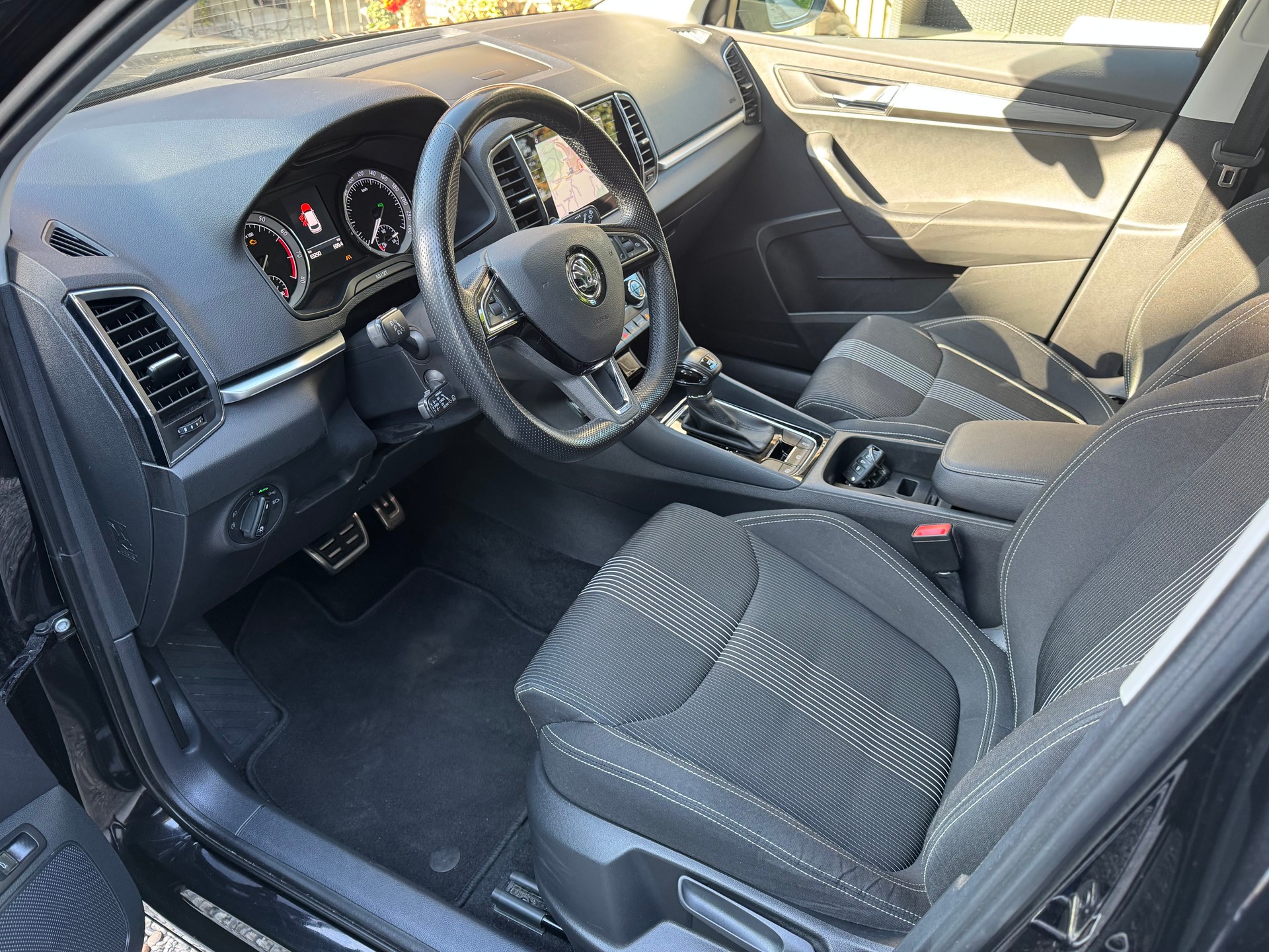 SKODA Karoq 1.0 TSI Ambition DSG-image-12