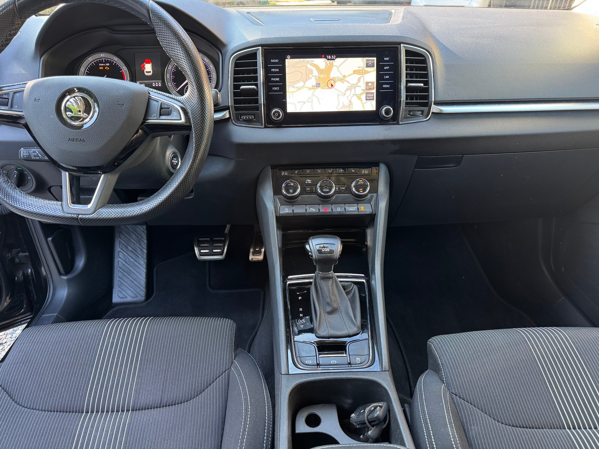 SKODA Karoq 1.0 TSI Ambition DSG-image-10