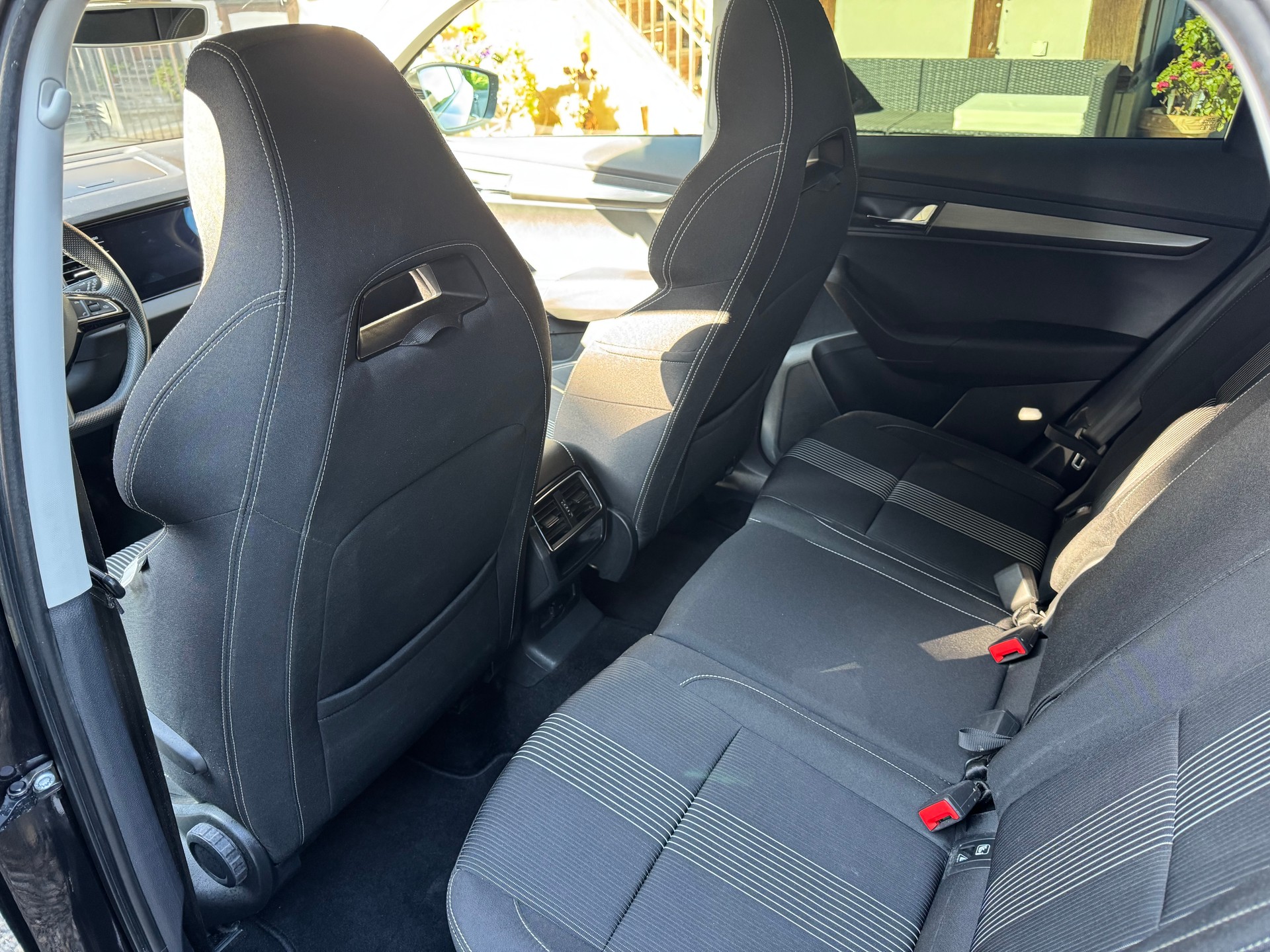 SKODA Karoq 1.0 TSI Ambition DSG-image-8