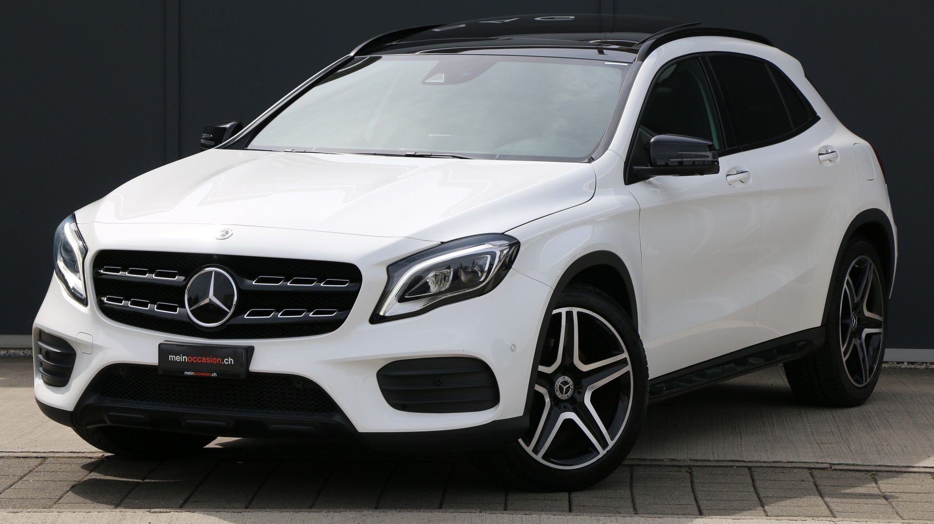 MERCEDES-BENZ GLA 250 AMG Line 4Matic