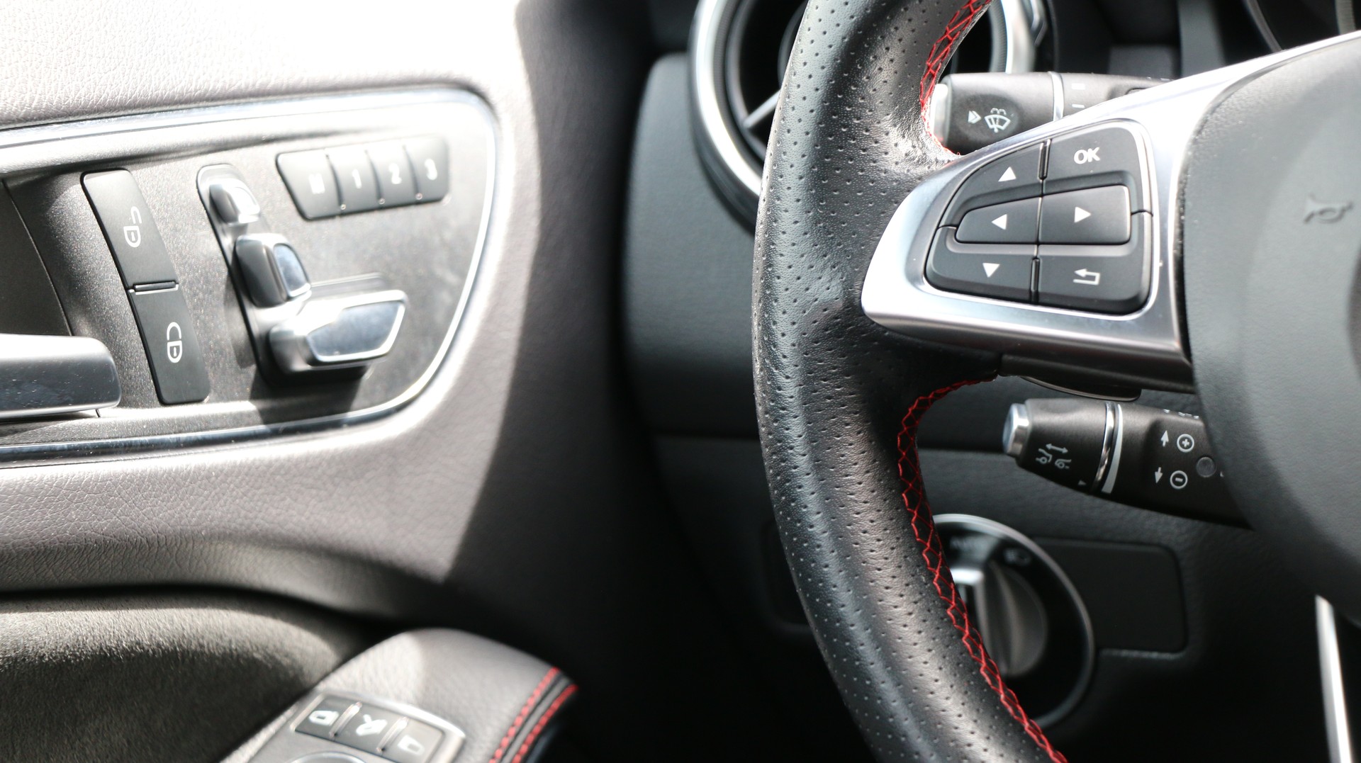 MERCEDES-BENZ GLA 250 AMG Line 4Matic-image-10