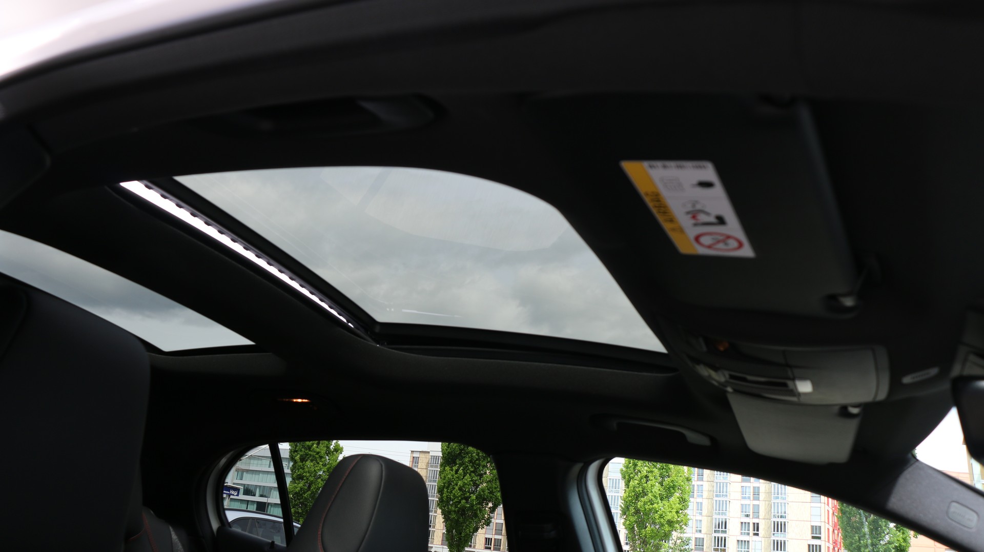 MERCEDES-BENZ GLA 250 AMG Line 4Matic-image-16