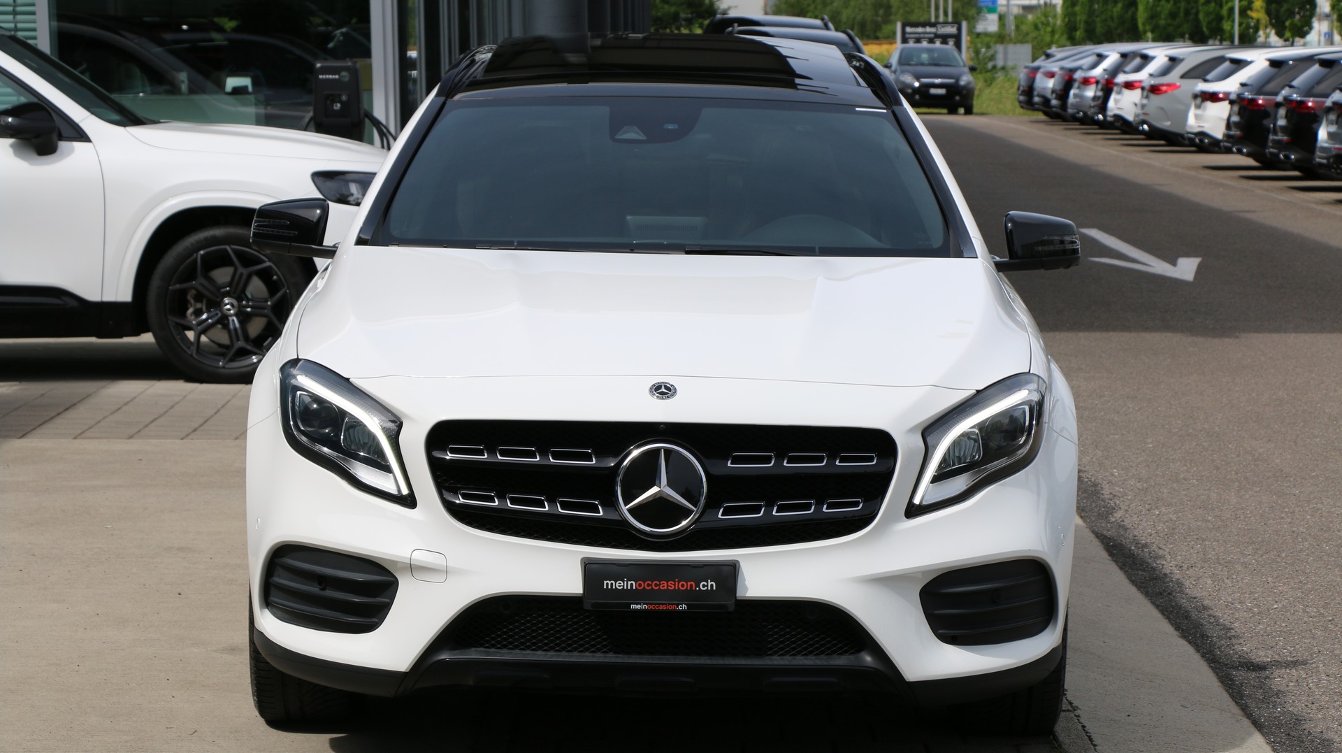MERCEDES-BENZ GLA 250 AMG Line 4Matic-image-6