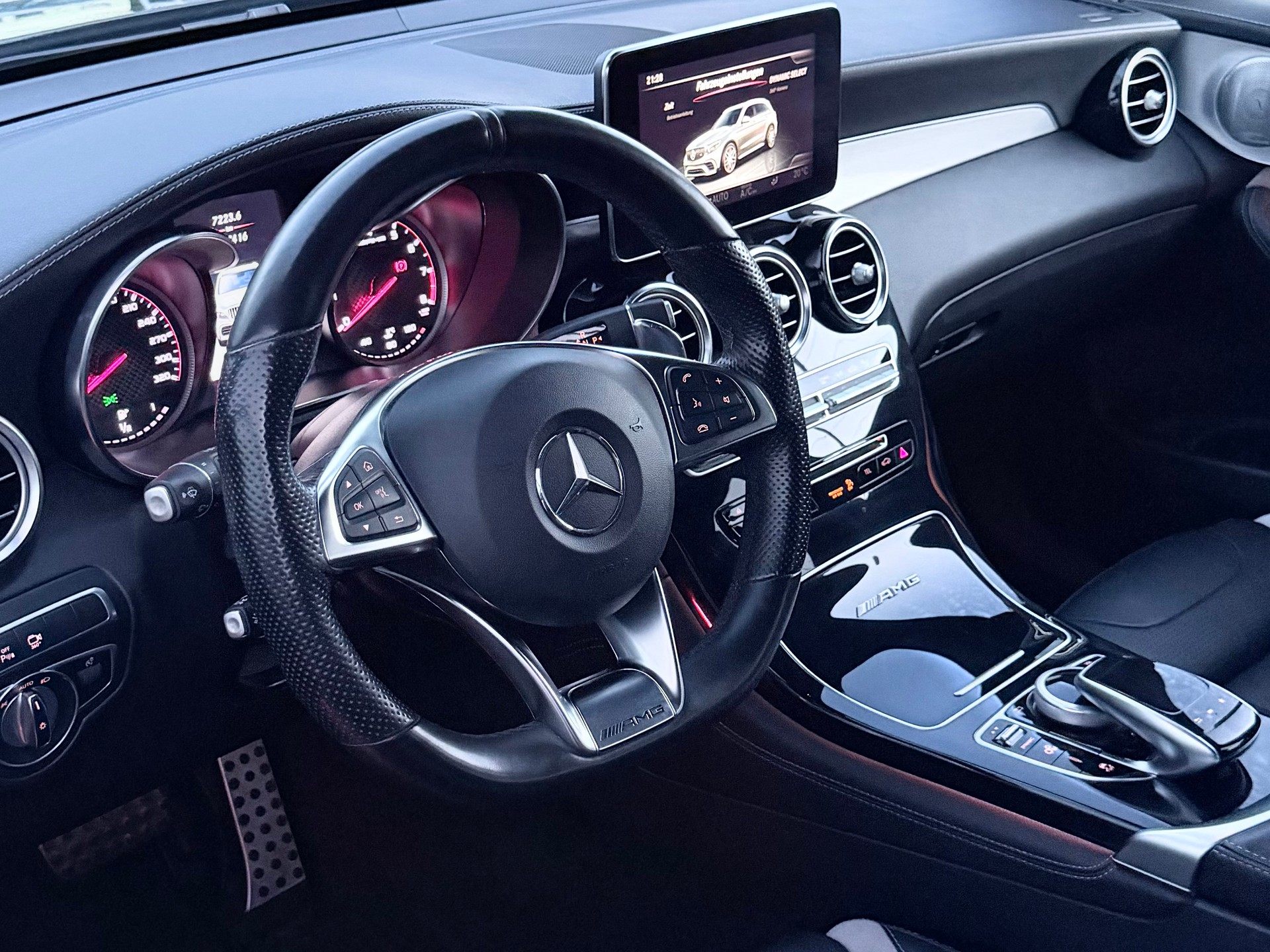 MERCEDES-BENZ GLC 63 S AMG 4Matic+ 9G-Tronic-image-4