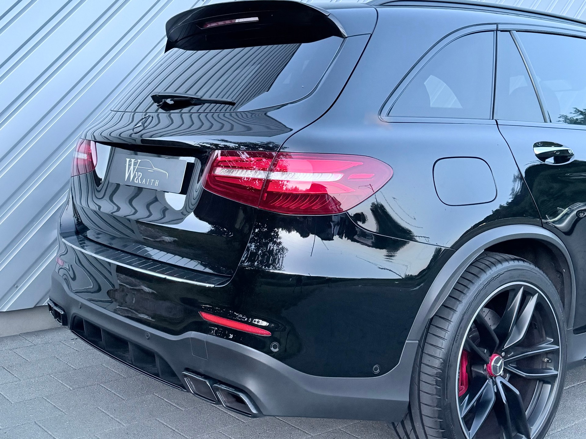 MERCEDES-BENZ GLC 63 S AMG 4Matic+ 9G-Tronic-showroom-element-3