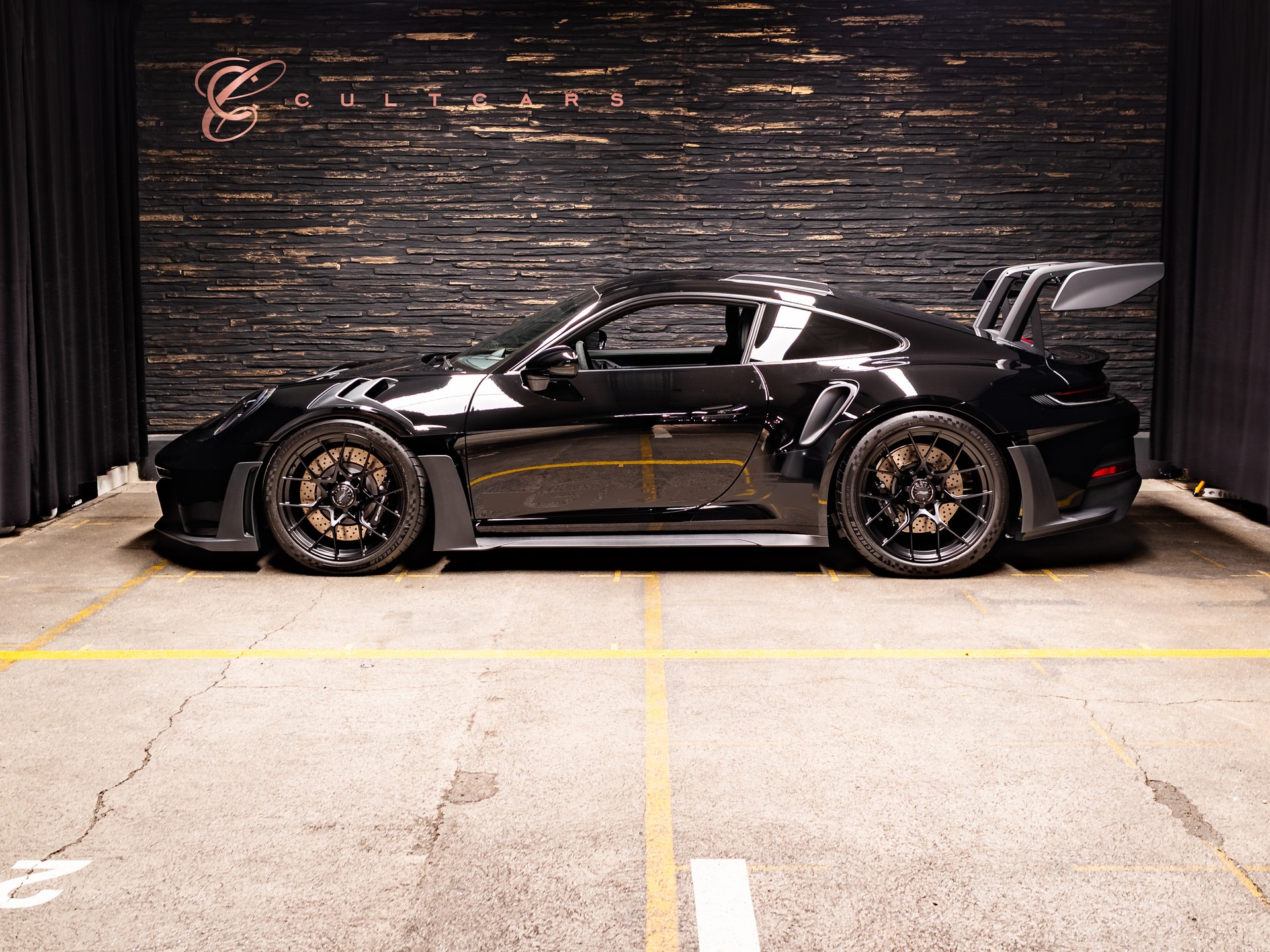 PORSCHE 911 GT3 RS-showroom-element-1