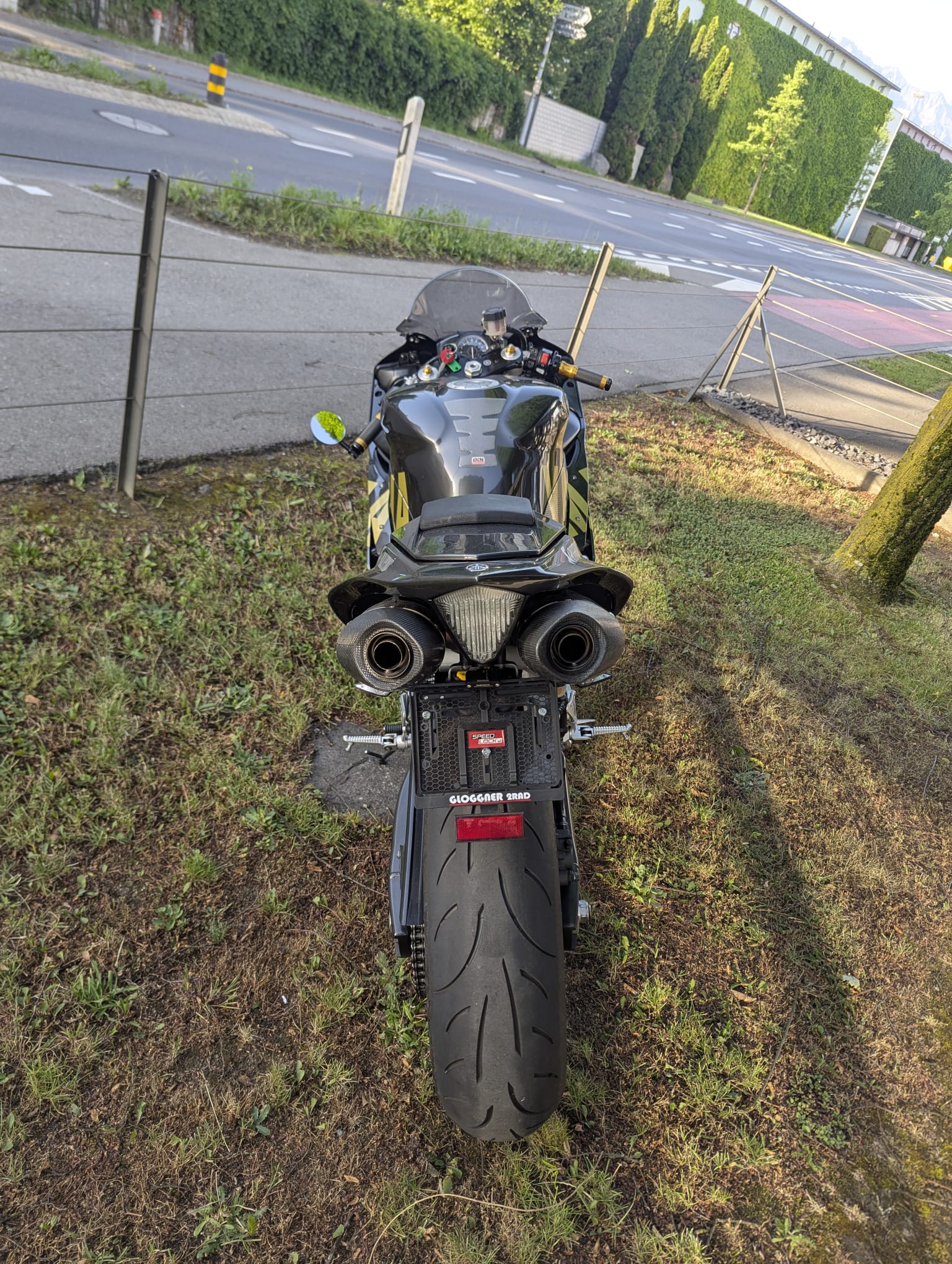 YAMAHA YZF-R1-image-2