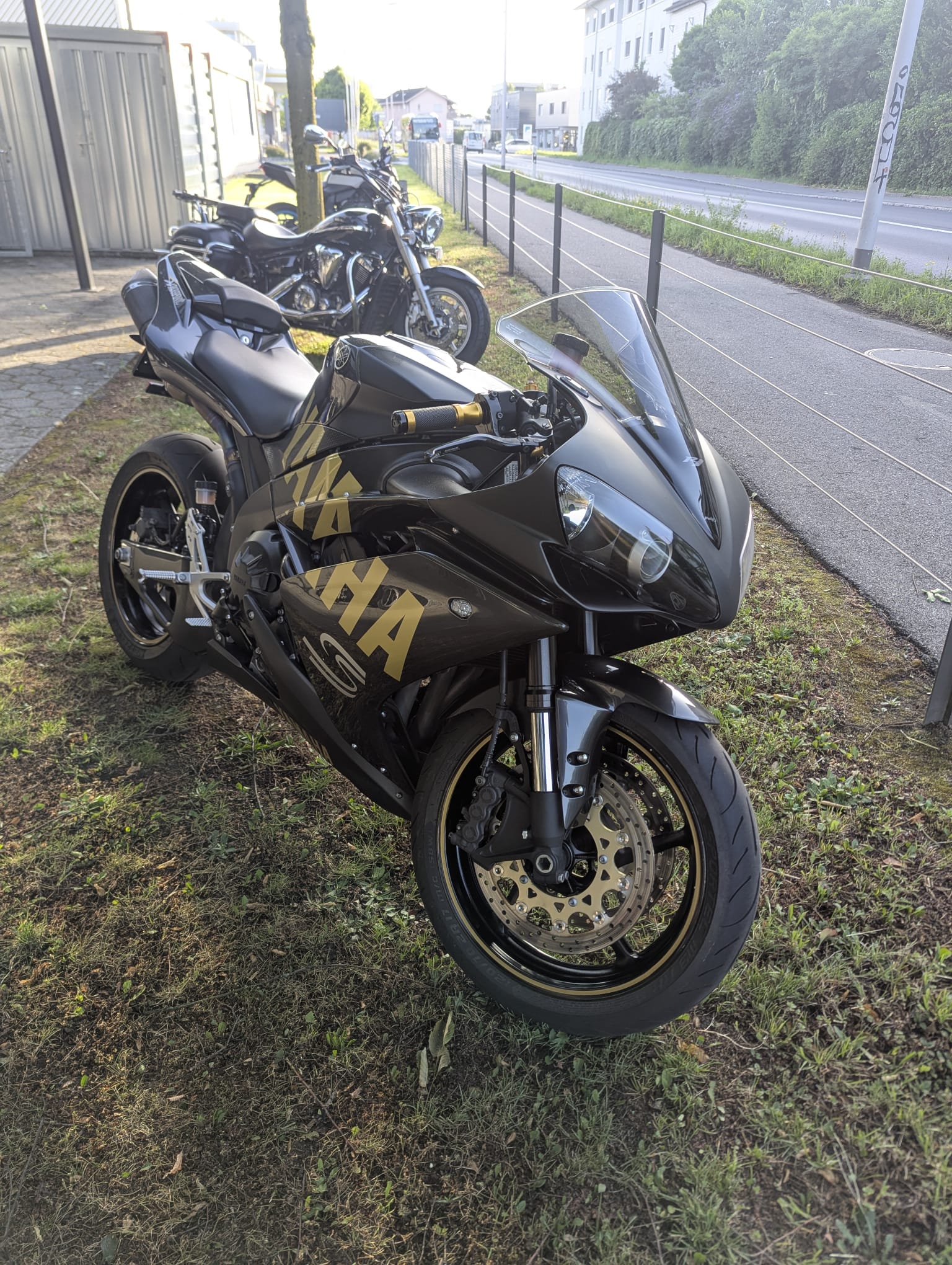 YAMAHA YZF-R1-image-0