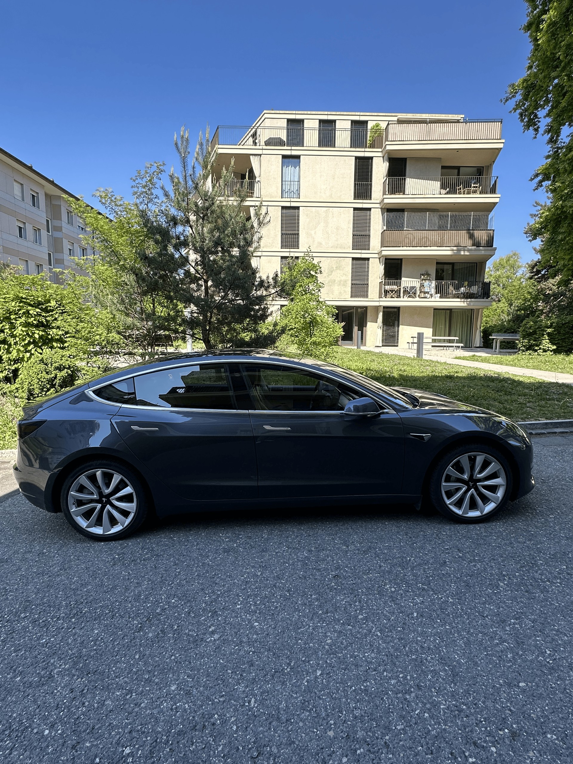 TESLA Long Range Dual Motor AWD-image-1