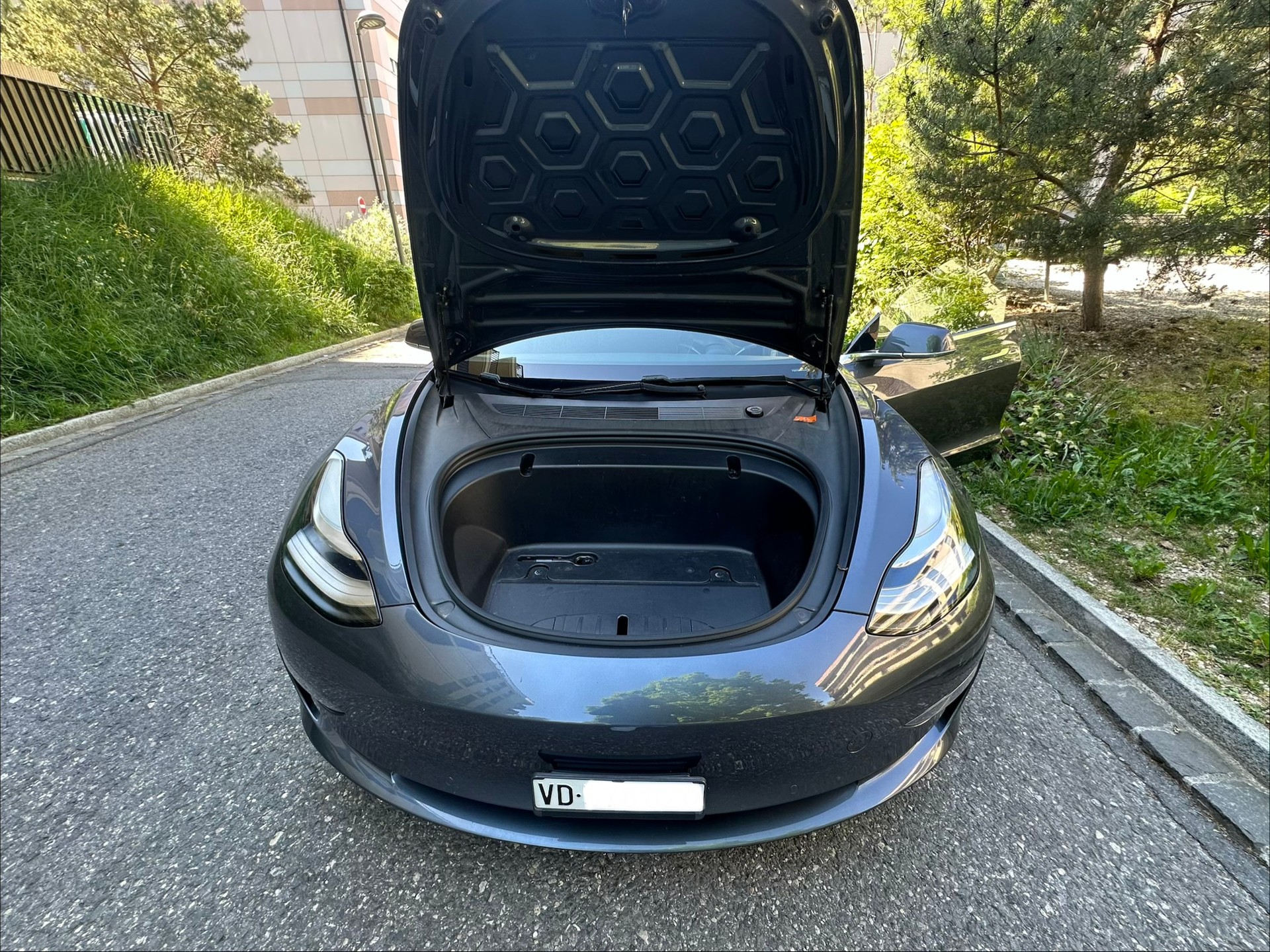 TESLA Long Range Dual Motor AWD-image-2