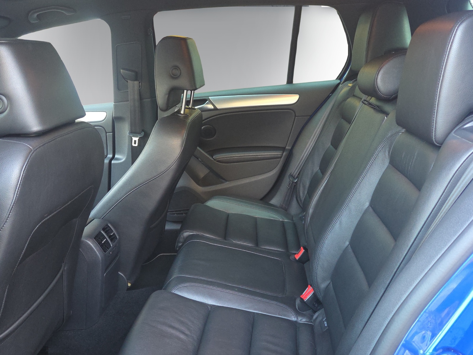 VW Golf 2.0 TSI R 4Motion DSG-image-17