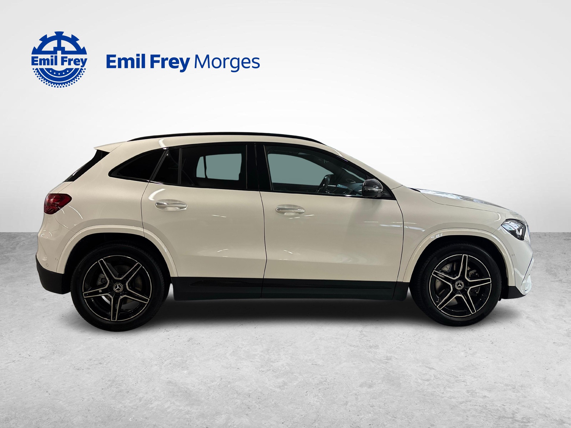 MERCEDES-BENZ GLA 250 AMG Line 4matic-showroom-element-1