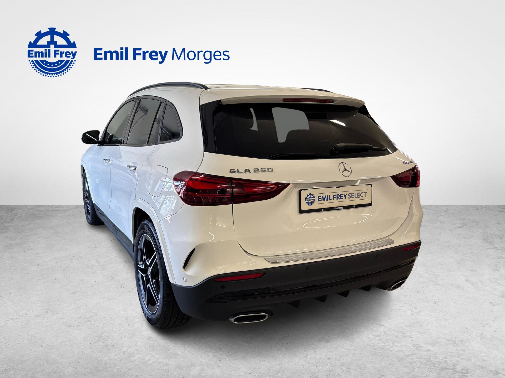 MERCEDES-BENZ GLA 250 AMG Line 4matic-image-4