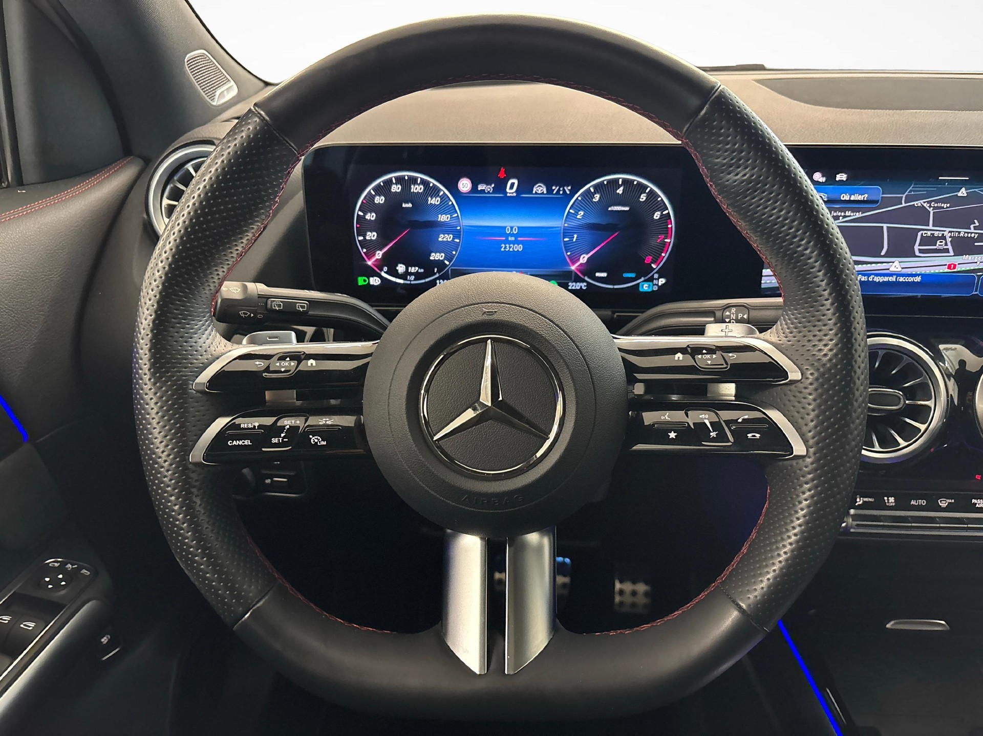 MERCEDES-BENZ GLA 250 AMG Line 4matic-image-13