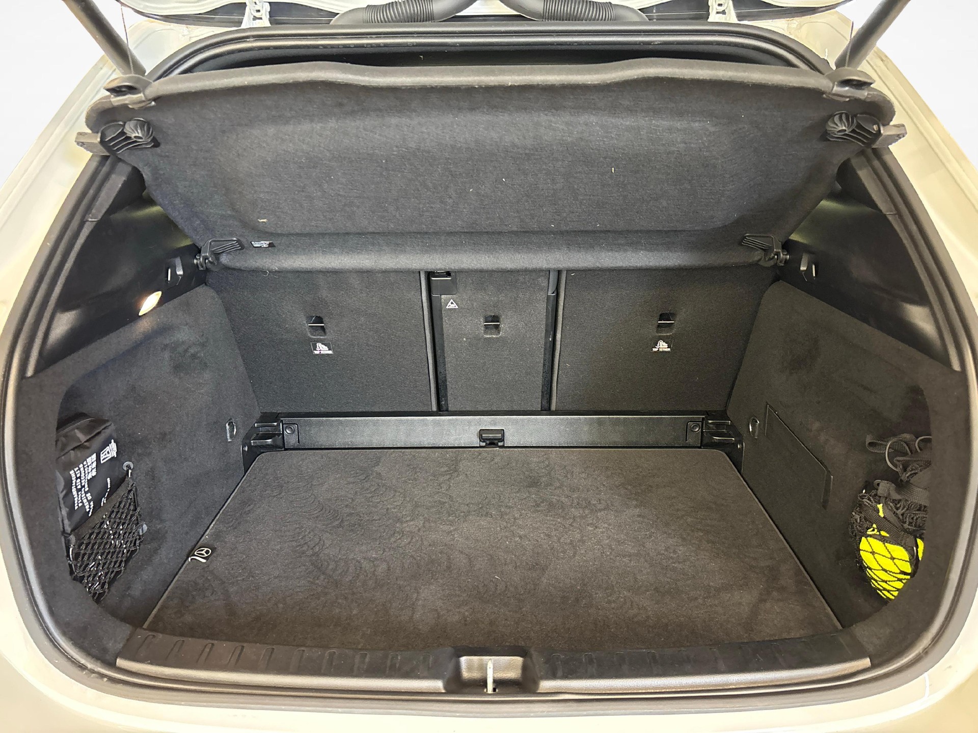 MERCEDES-BENZ GLA 250 AMG Line 4matic-image-16