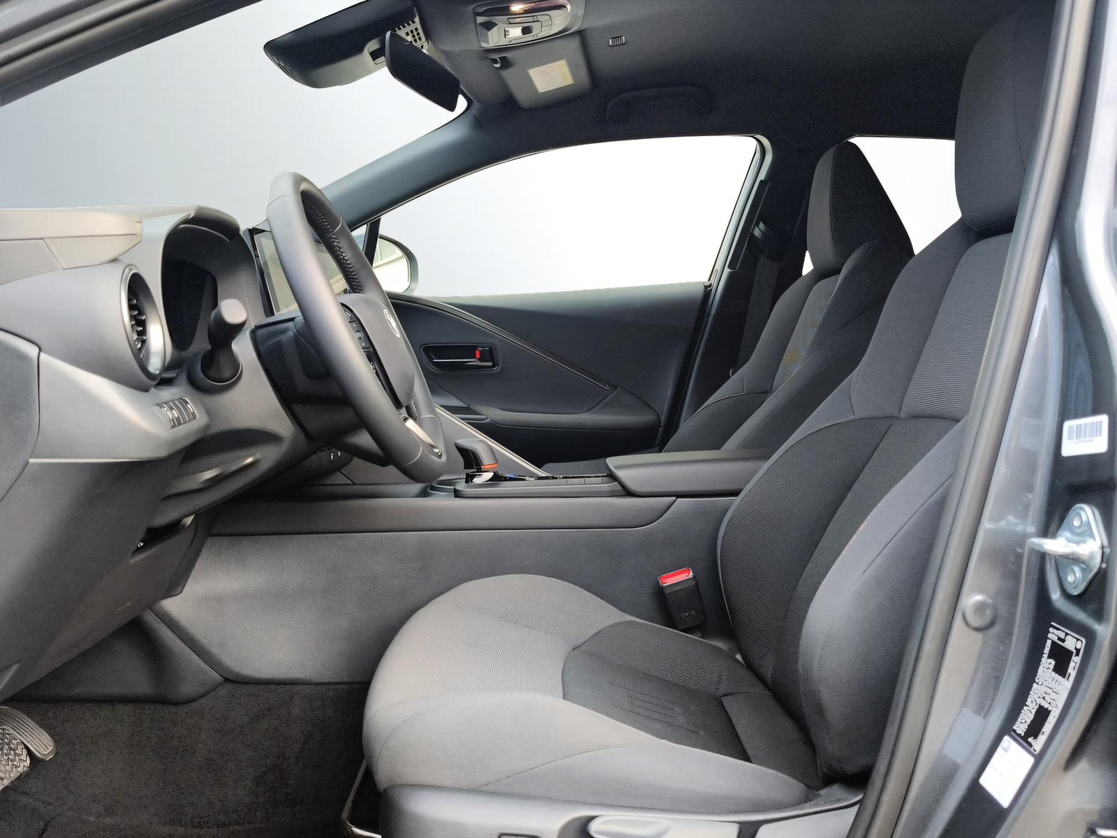 TOYOTA C-HR 2.0 PHEV Swiss Edition-showroom-element-3
